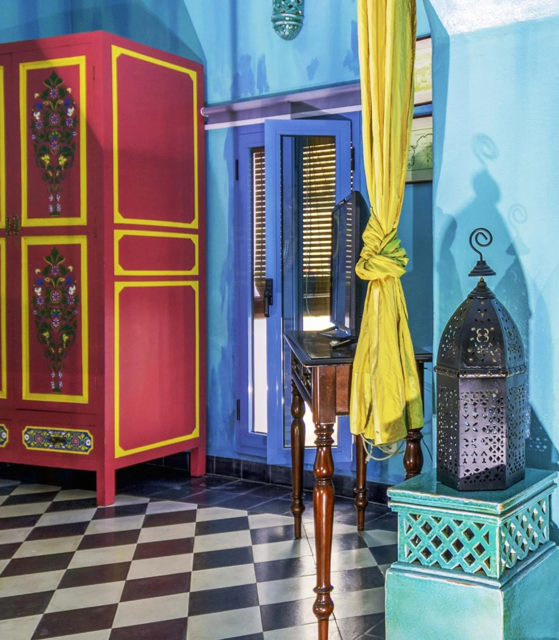 Photo of the whole room in Hotel Utopía