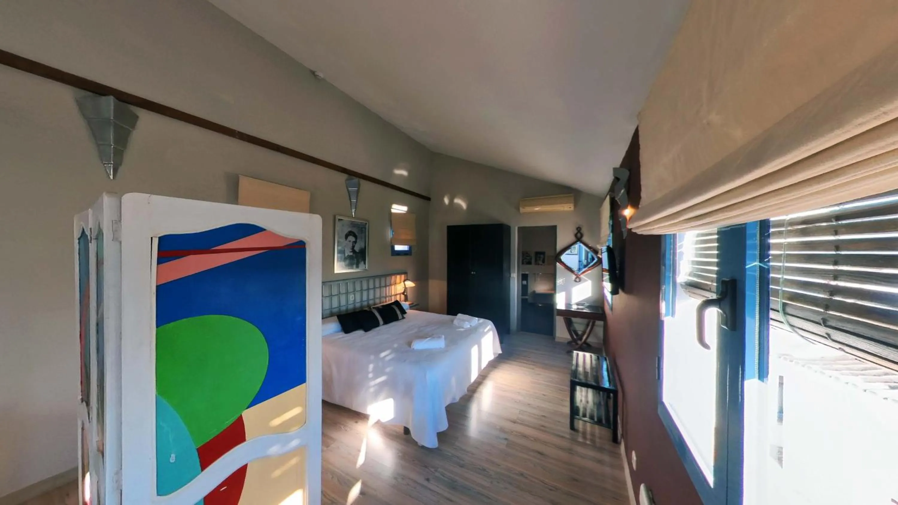 Photo of the whole room, Bed in Hotel Utopía