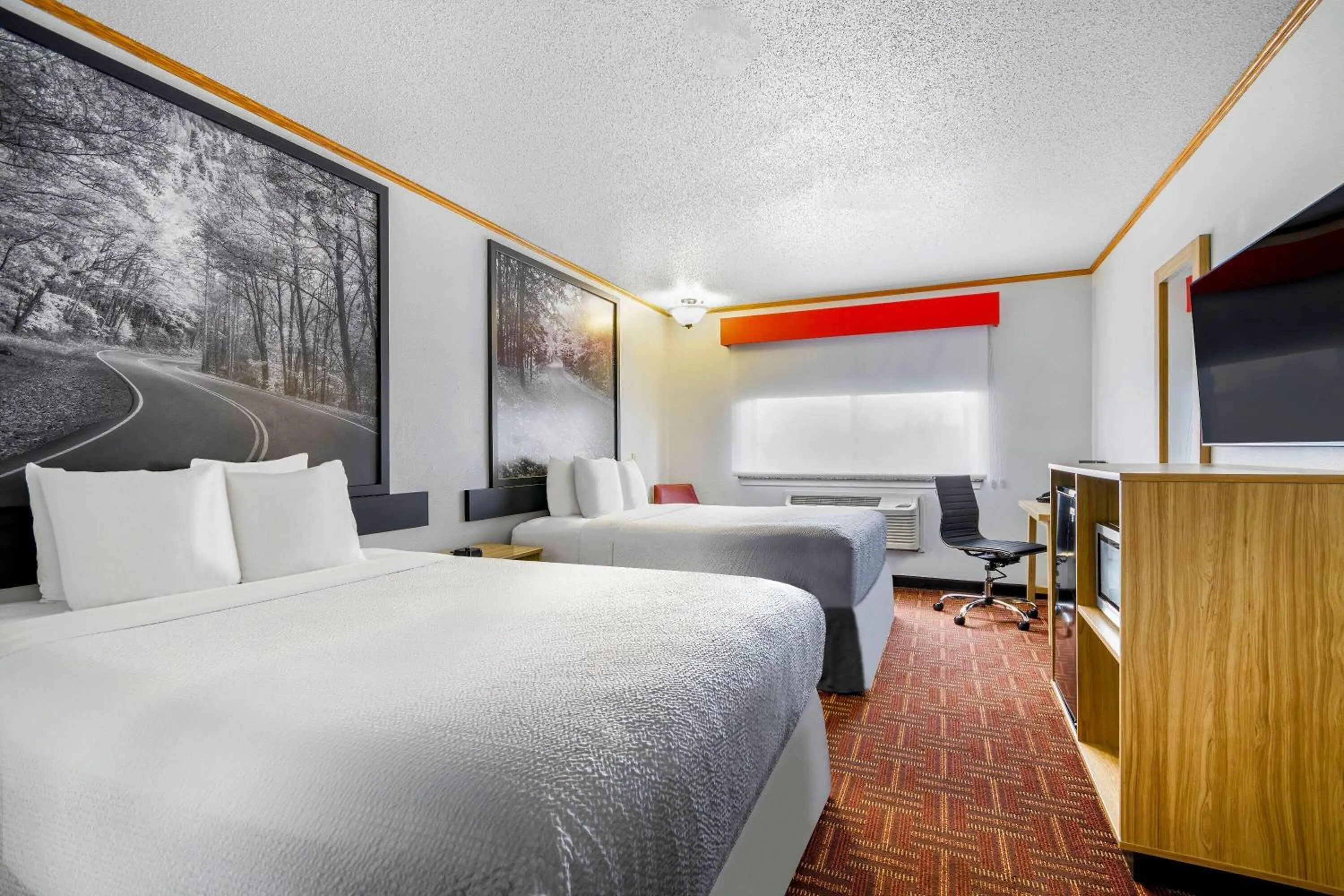 Bed in Super 8 by Wyndham Eveleth