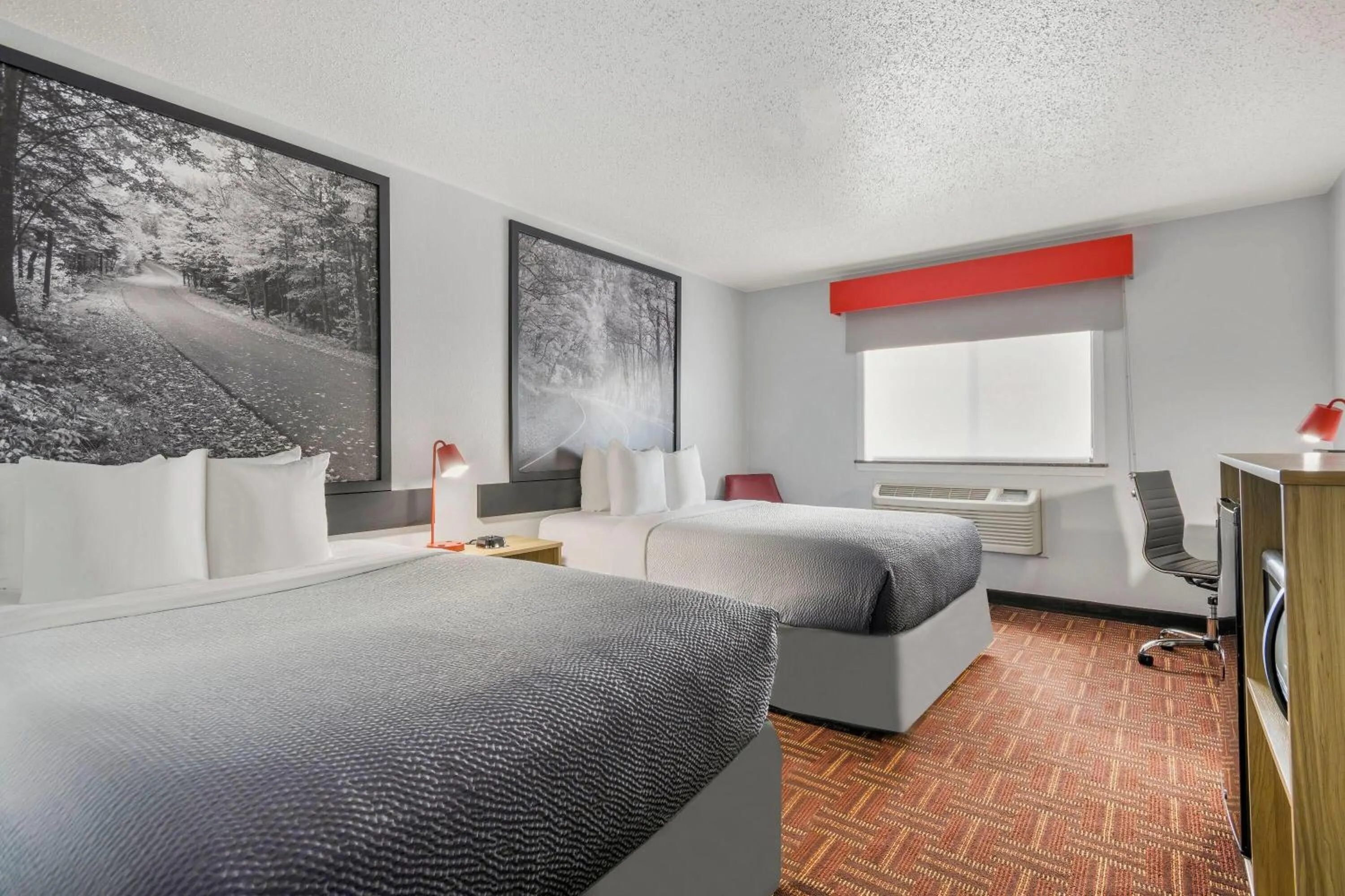 Bed in Super 8 by Wyndham Eveleth