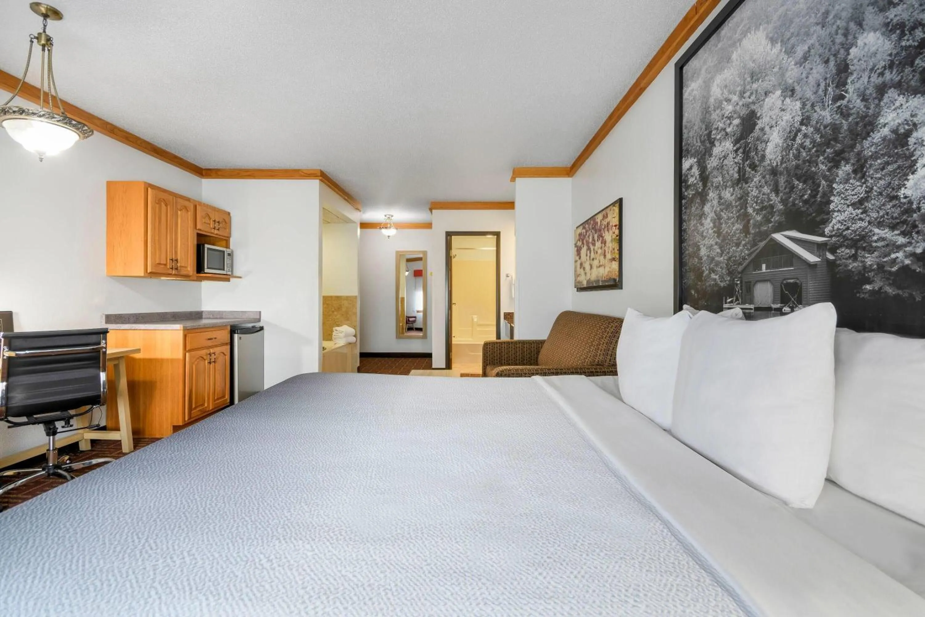 Bed in Super 8 by Wyndham Eveleth