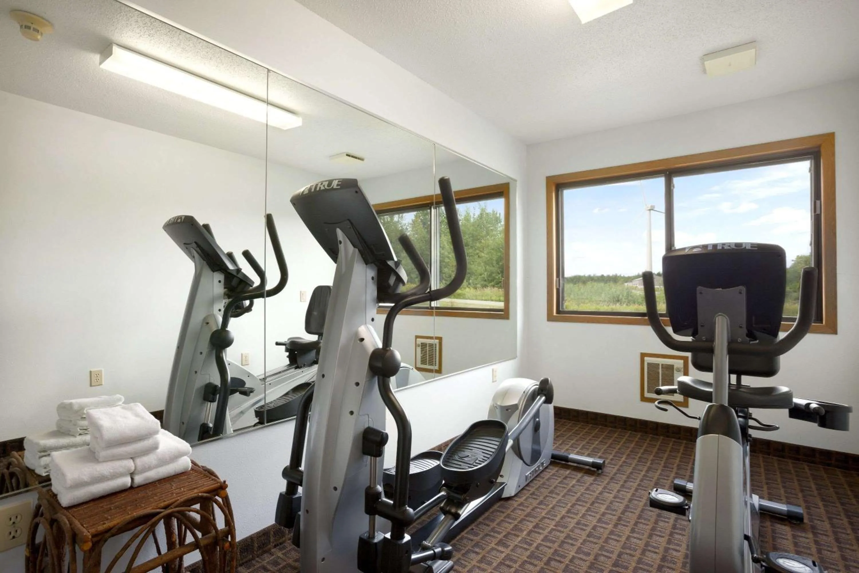 Fitness centre/facilities in Super 8 by Wyndham Eveleth