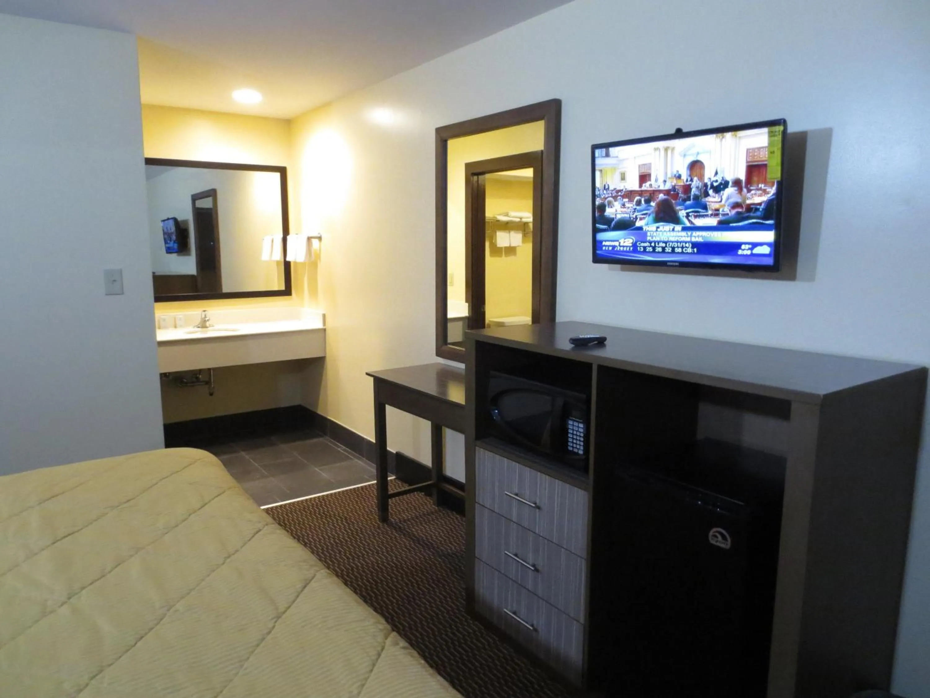 TV and multimedia, Bed in Brick Motor Inn