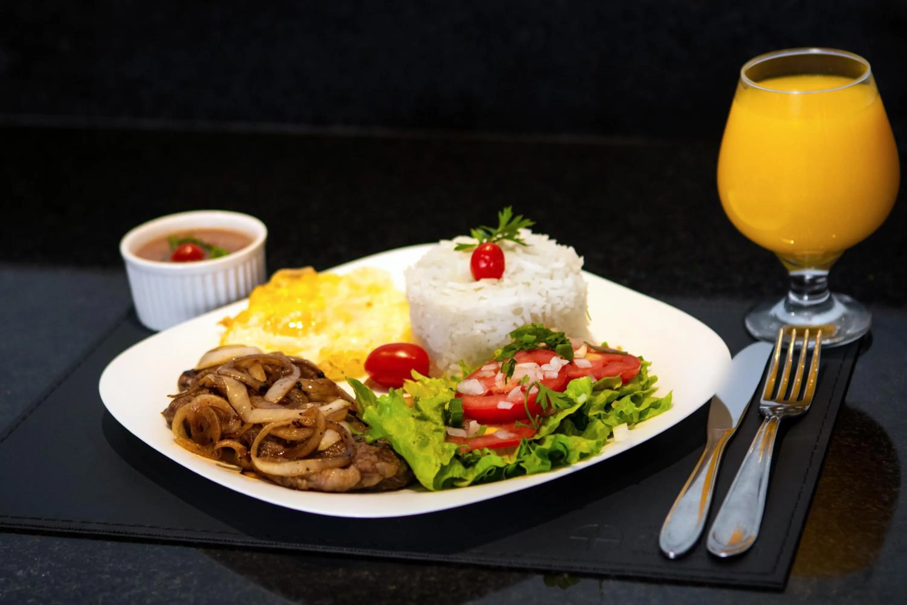 Food and drinks in Hotel Dan Inn São Carlos By Nacional Inn