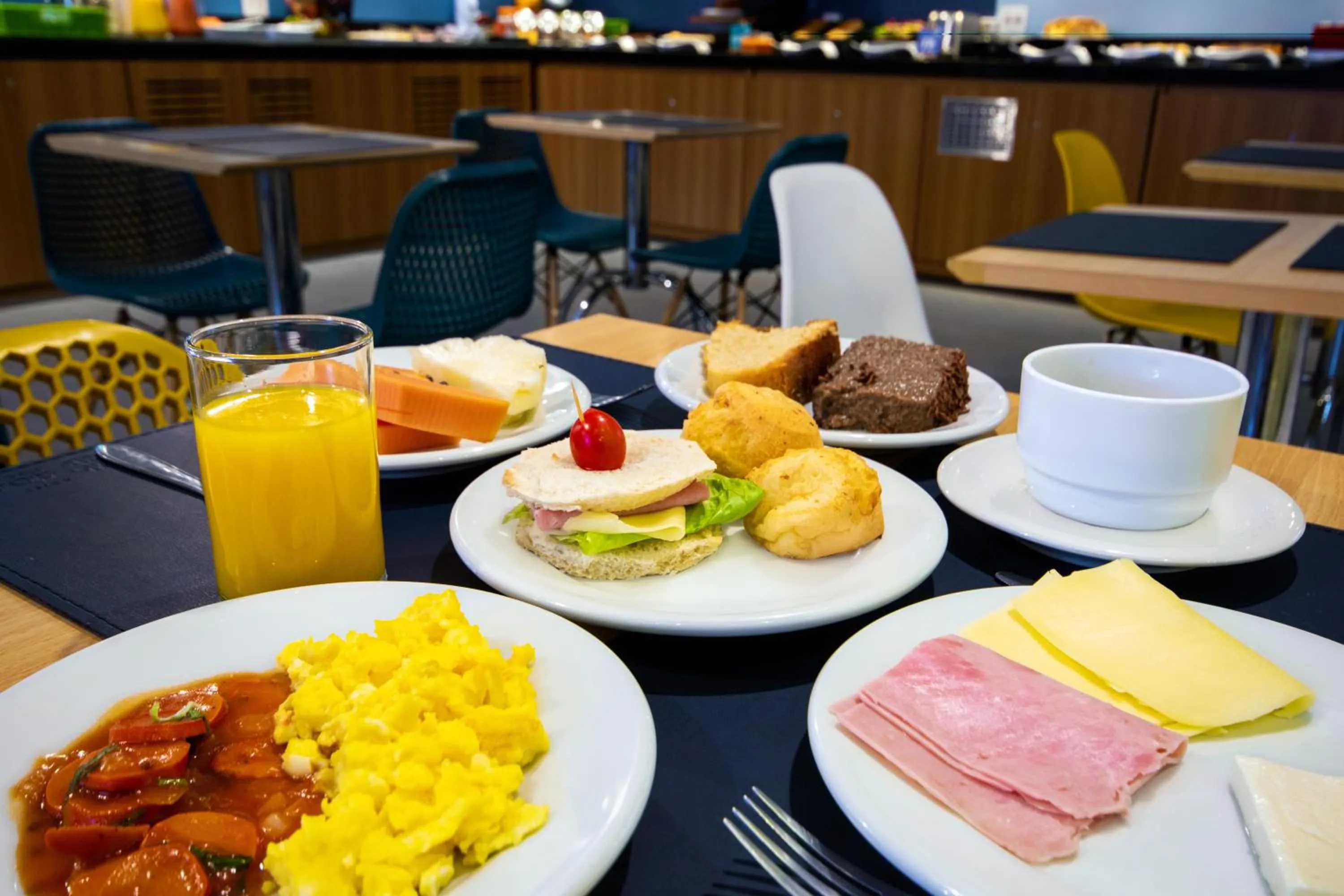 Breakfast in Hotel Dan Inn São Carlos By Nacional Inn
