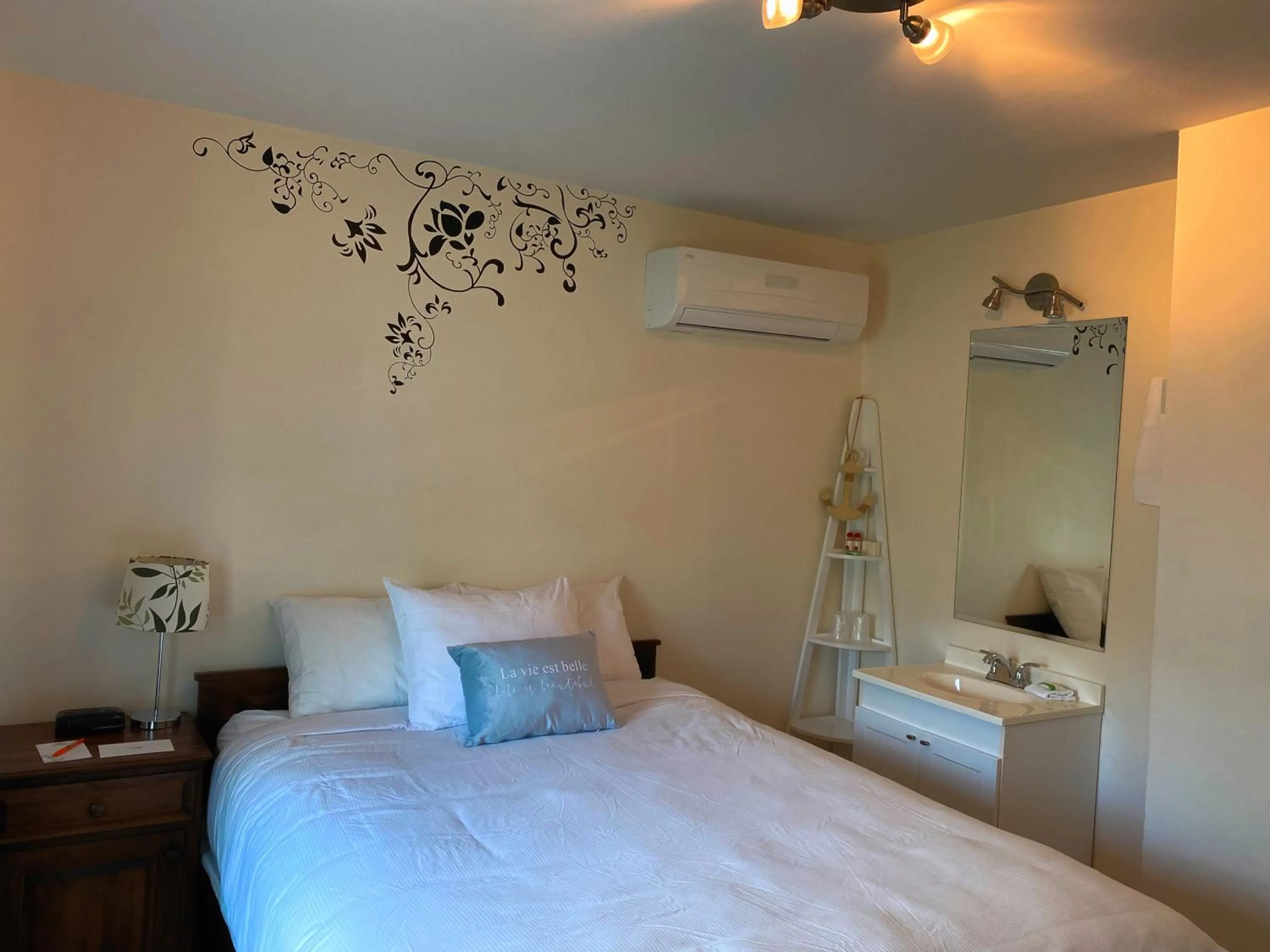 Bedroom, Bed in Maison du matelot