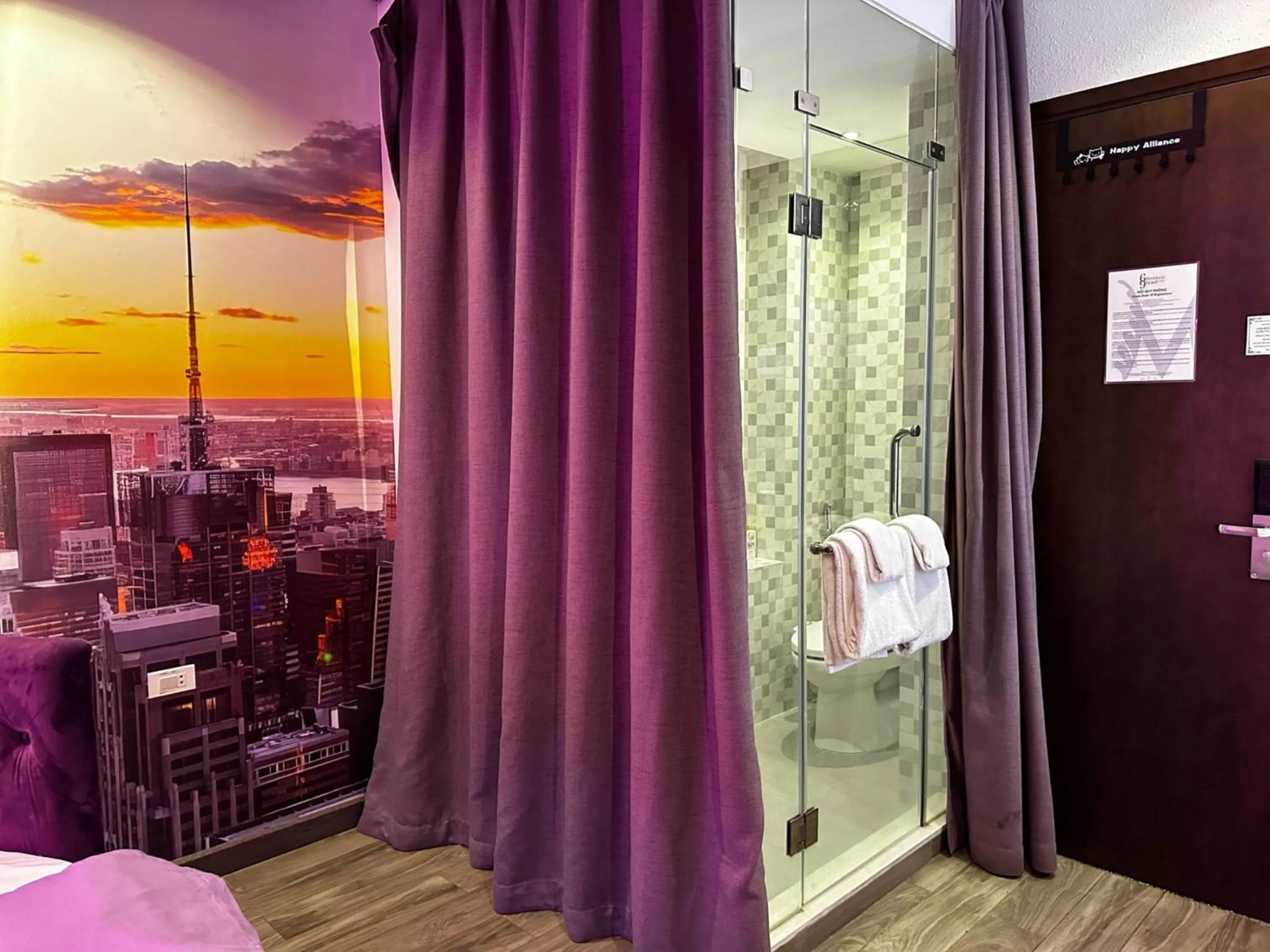 Shower in 69 Boutique by Minova