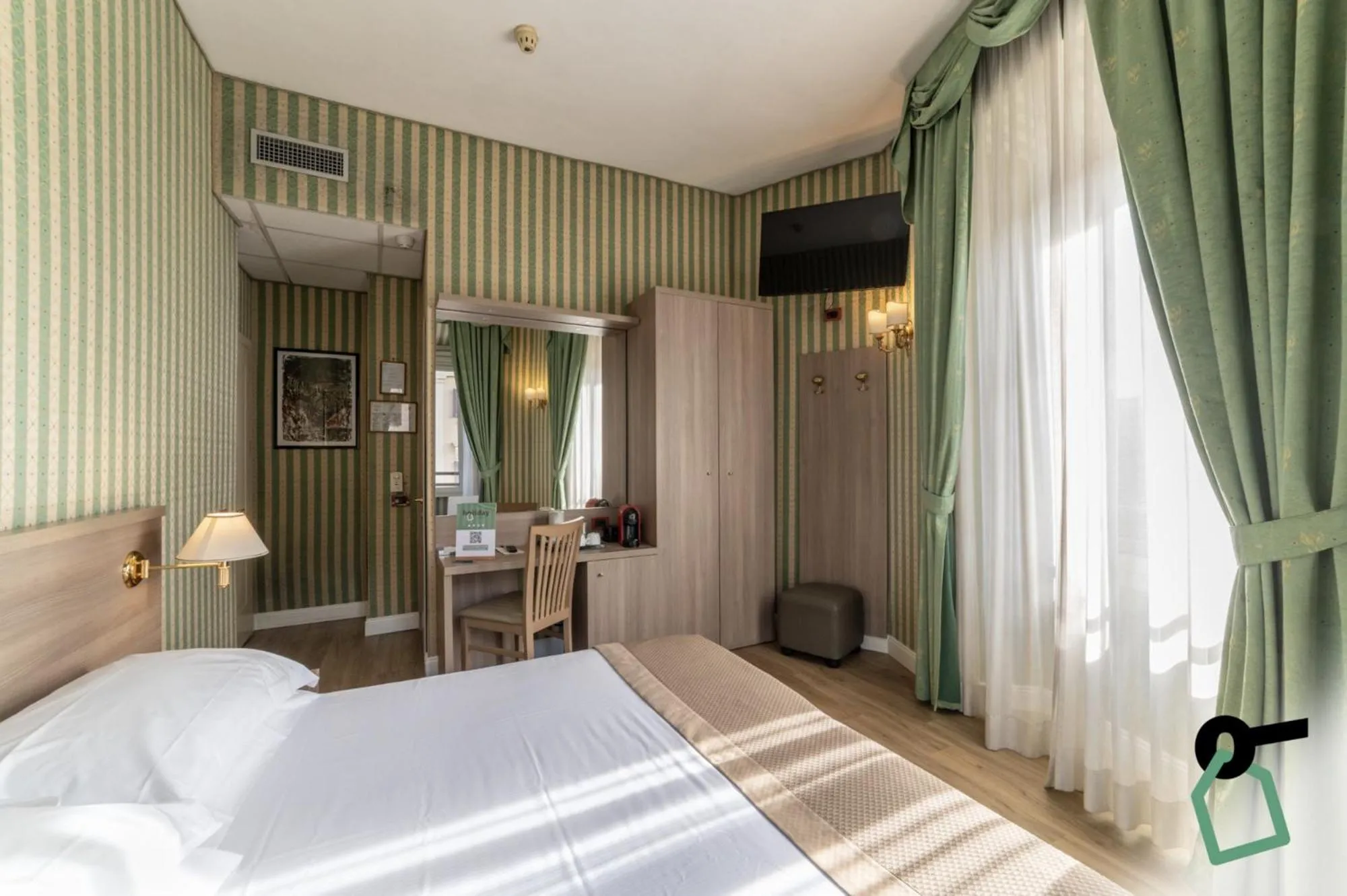 Photo of the whole room, Bed in HOTIDAY Room Collection - Roma Porta Pia