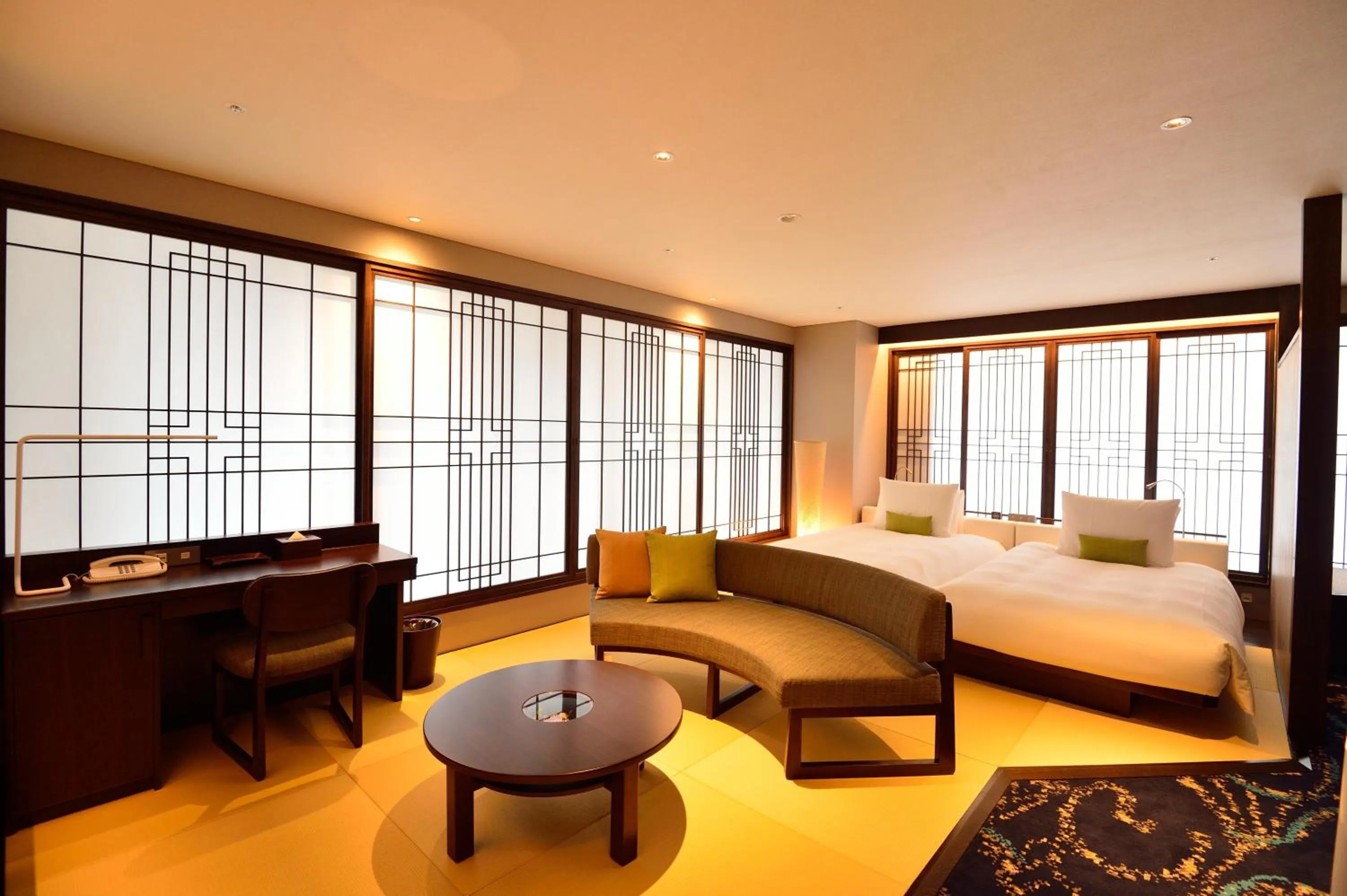 Living room, Bed in Hotel Ryumeikan Ochanomizu Honten