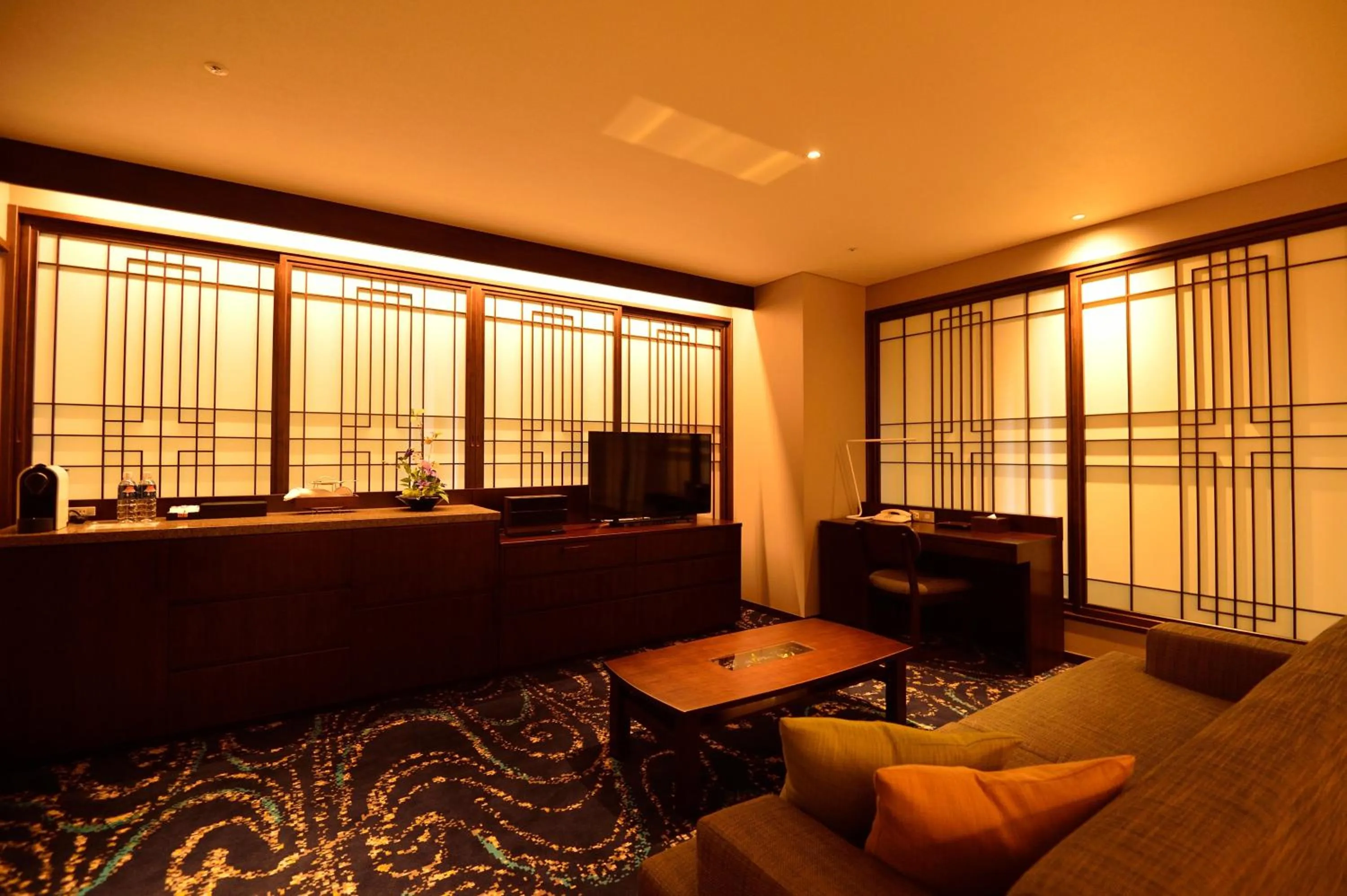 Living room in Hotel Ryumeikan Ochanomizu Honten