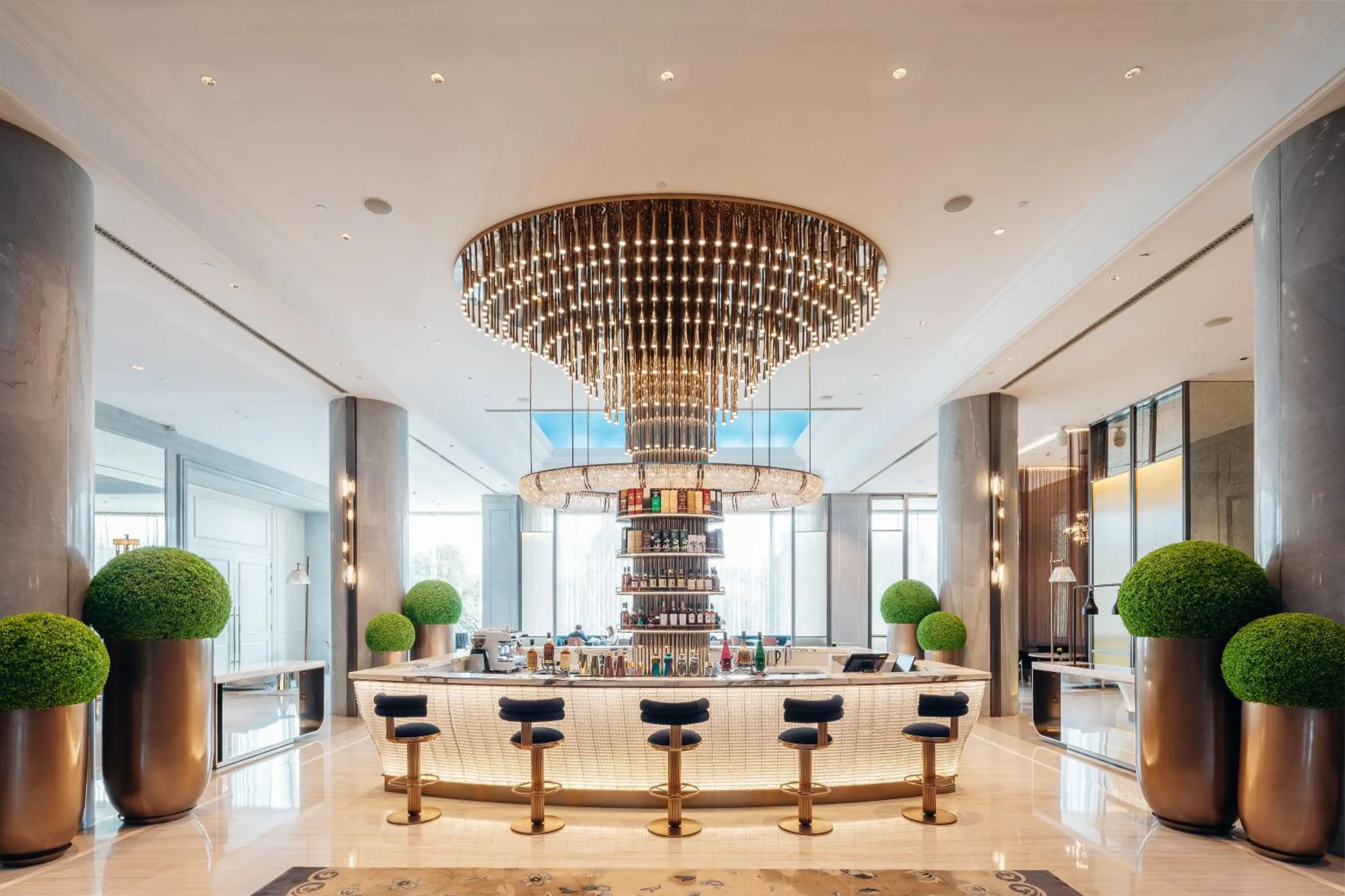 Lounge or bar in The Azure Qiantang, a Luxury Collection Hotel, Hangzhou