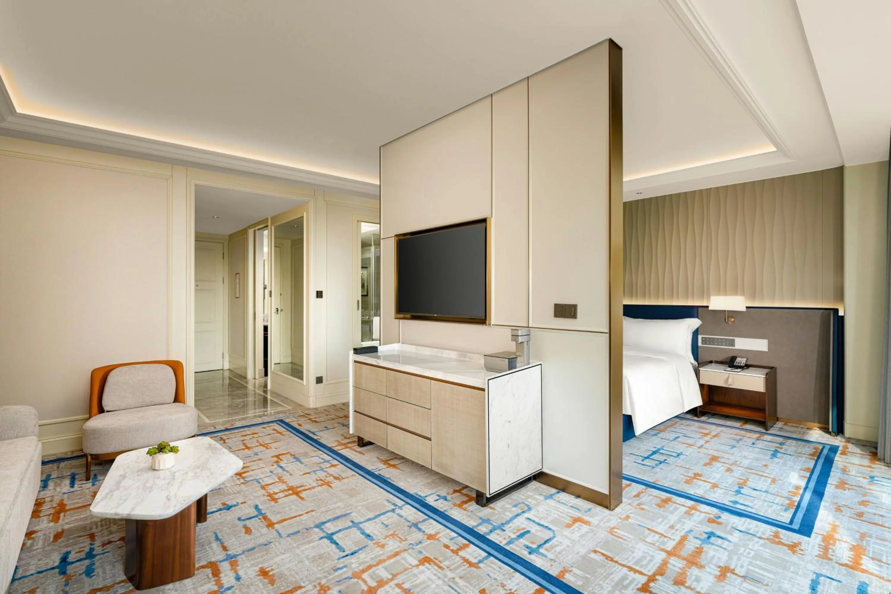 Living room, Bed in The Azure Qiantang, a Luxury Collection Hotel, Hangzhou
