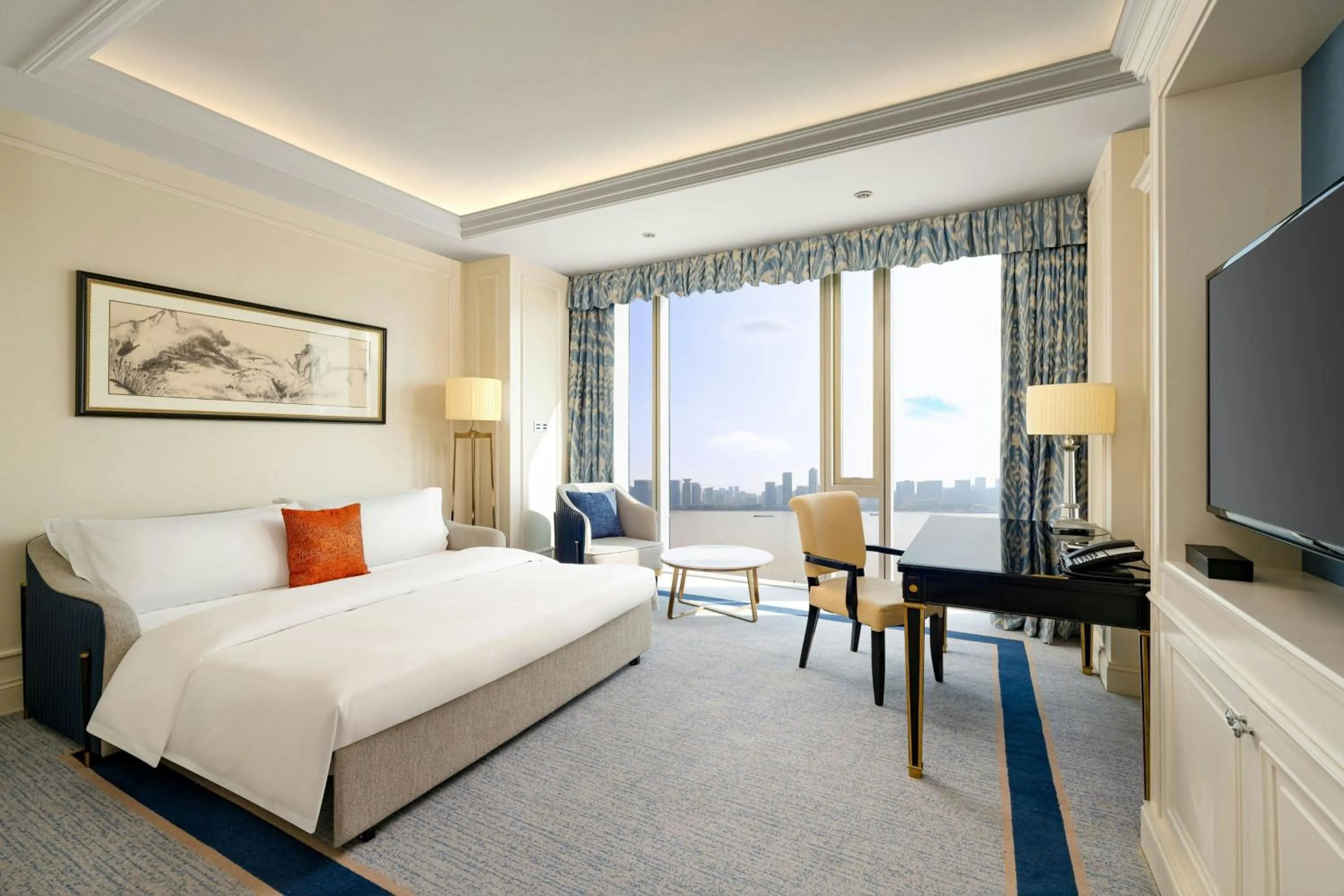 Living room, Bed in The Azure Qiantang, a Luxury Collection Hotel, Hangzhou