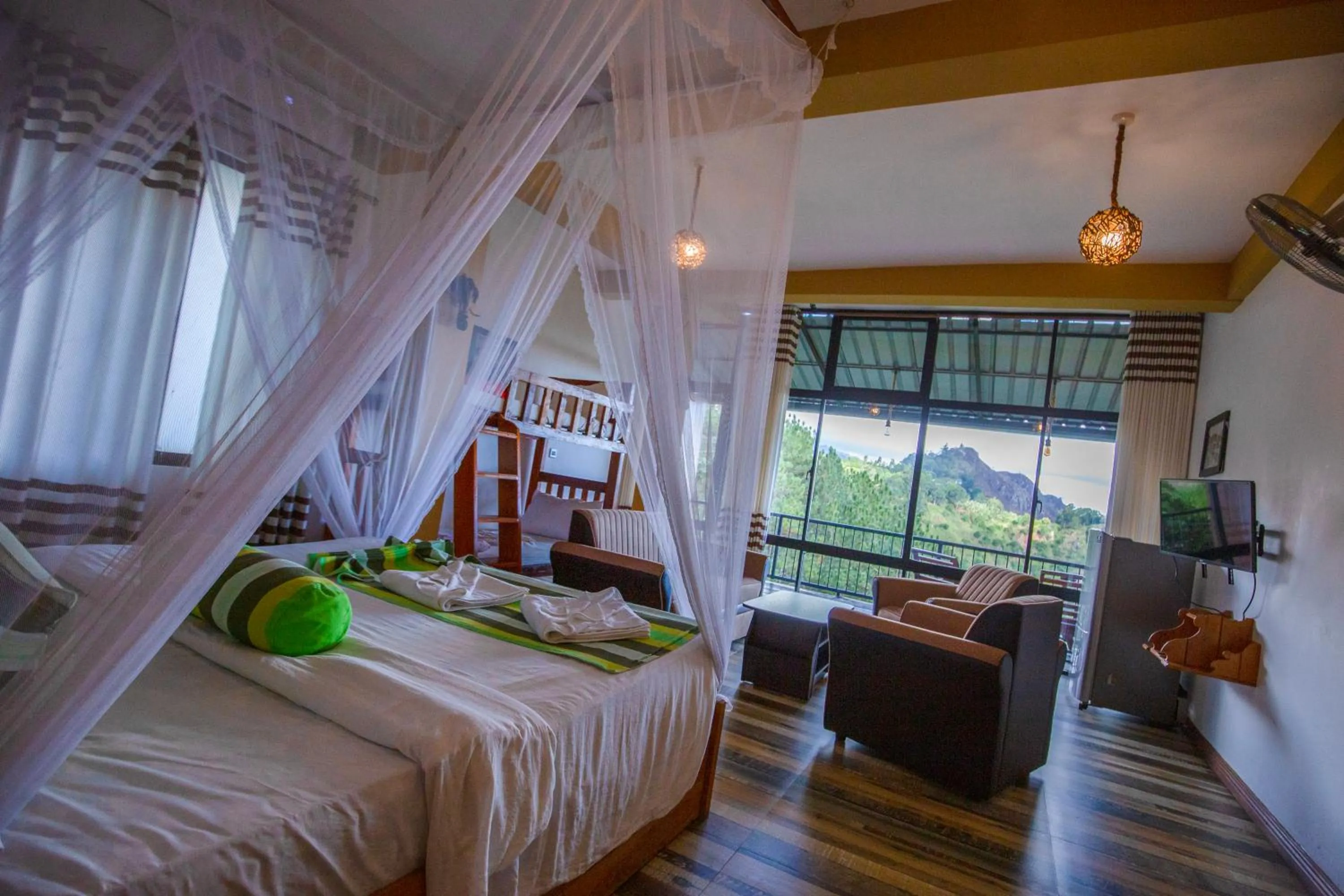 Bedroom, Bed in Green Hill