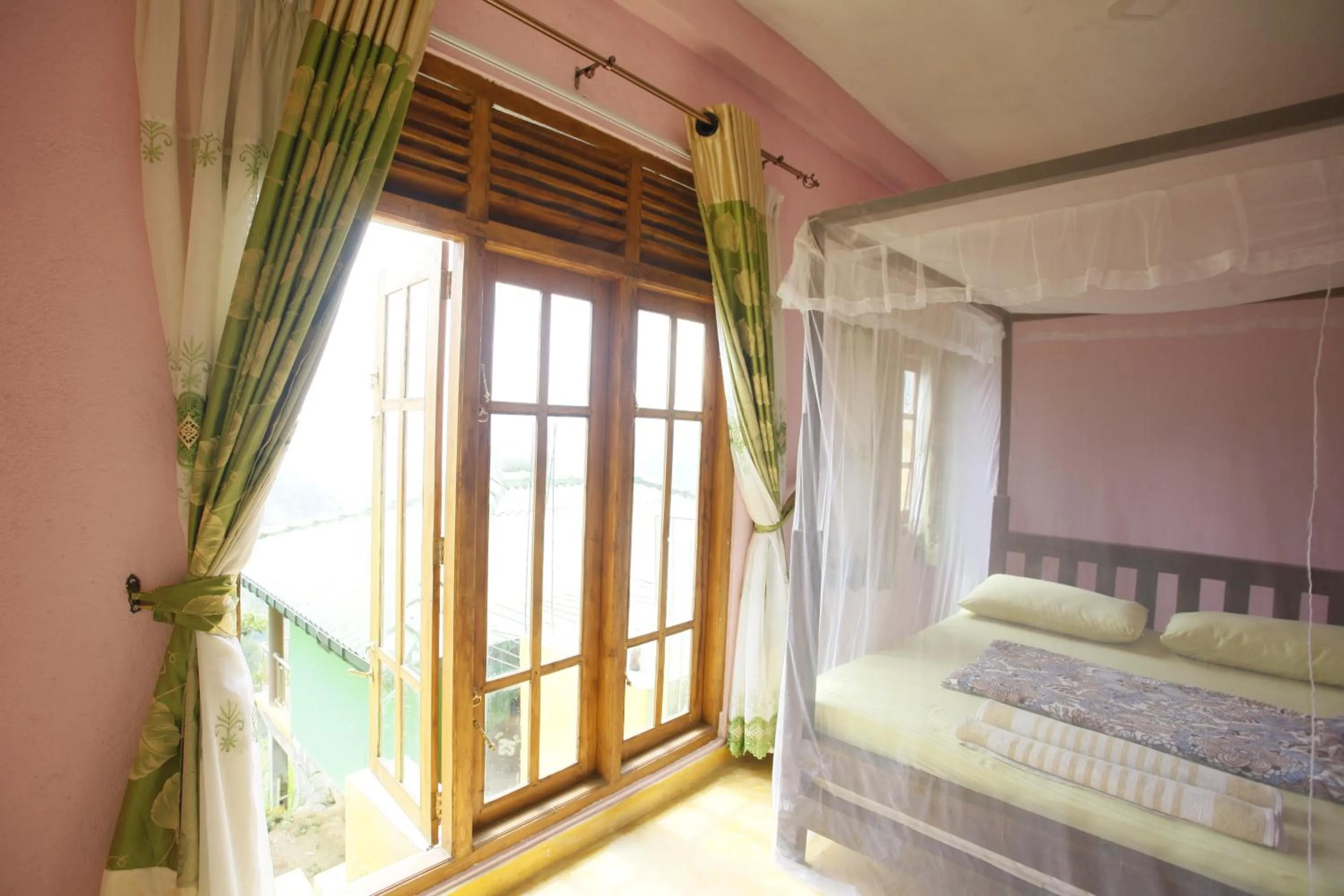 Bedroom, Bed in Green Hill