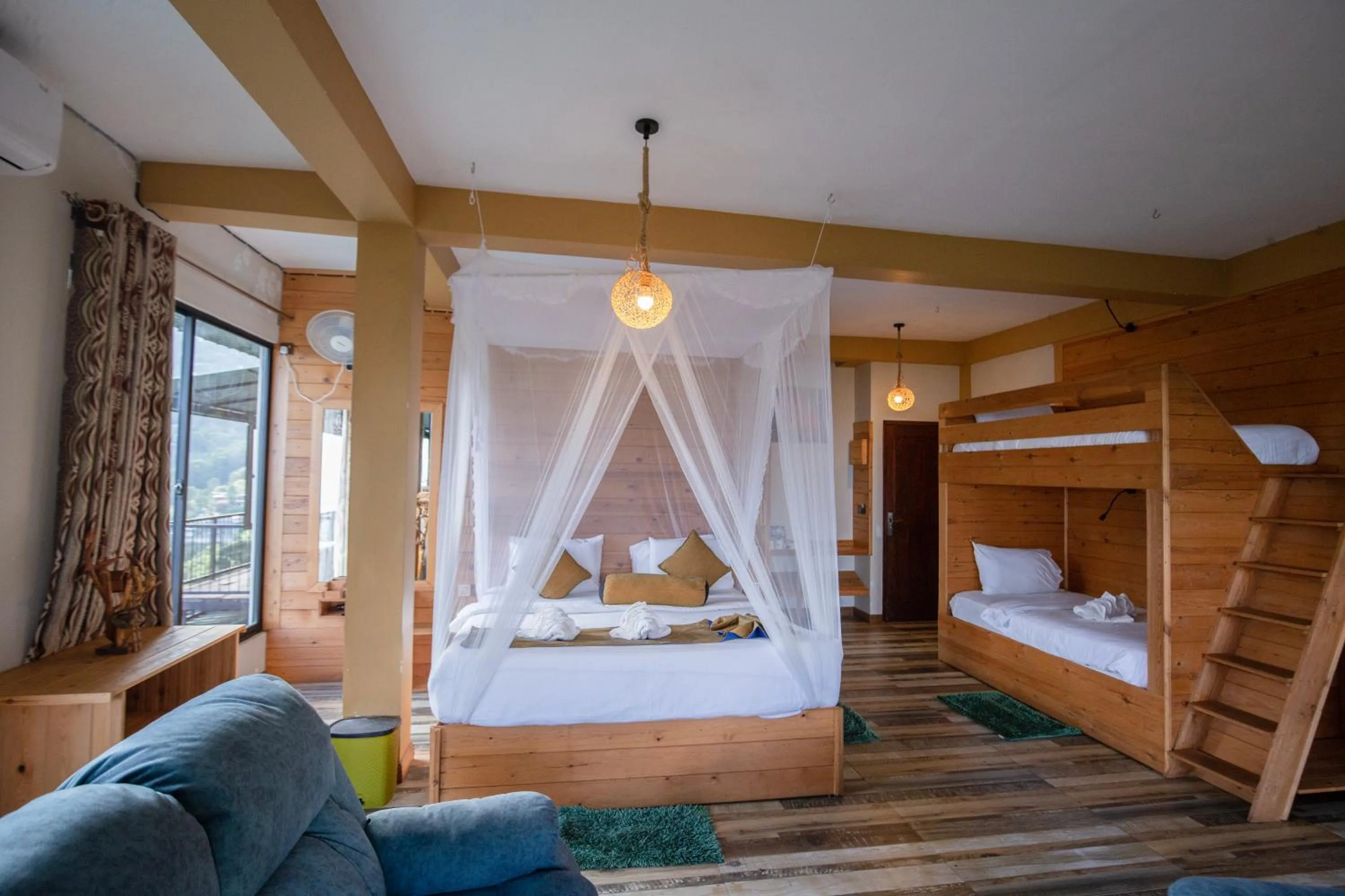 Bedroom, Bed in Green Hill