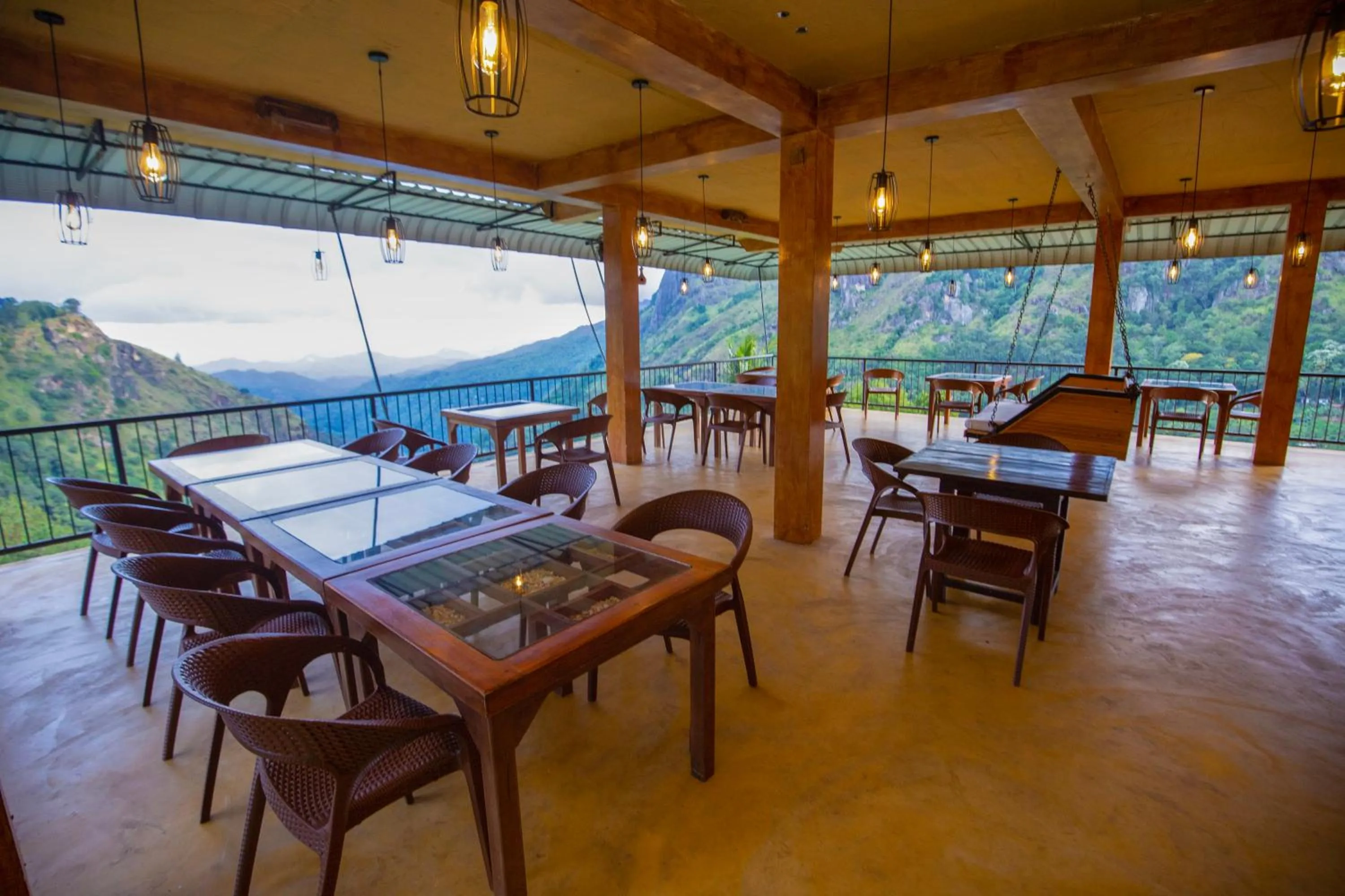 Restaurant/places to eat in Green Hill