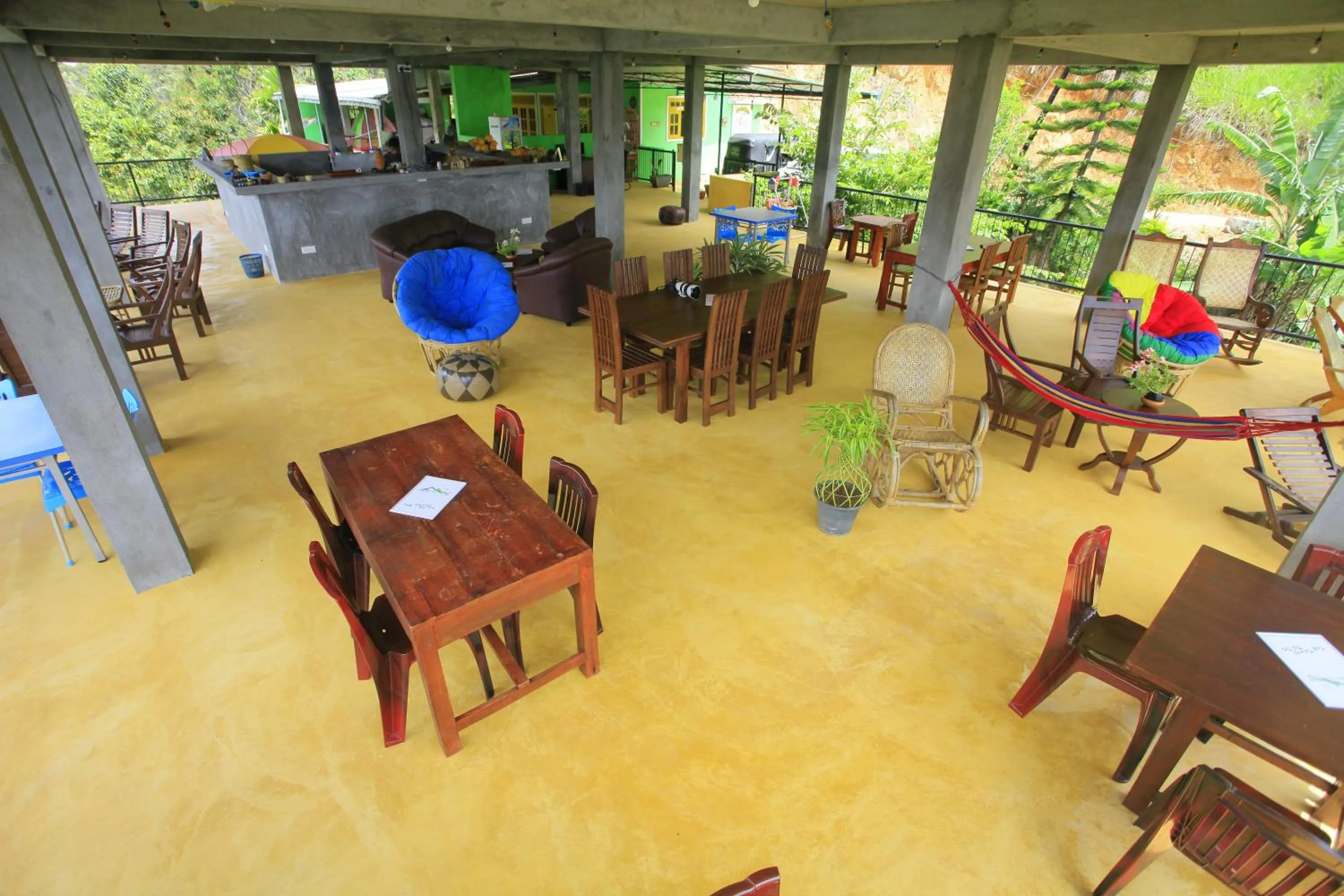 Restaurant/places to eat in Green Hill