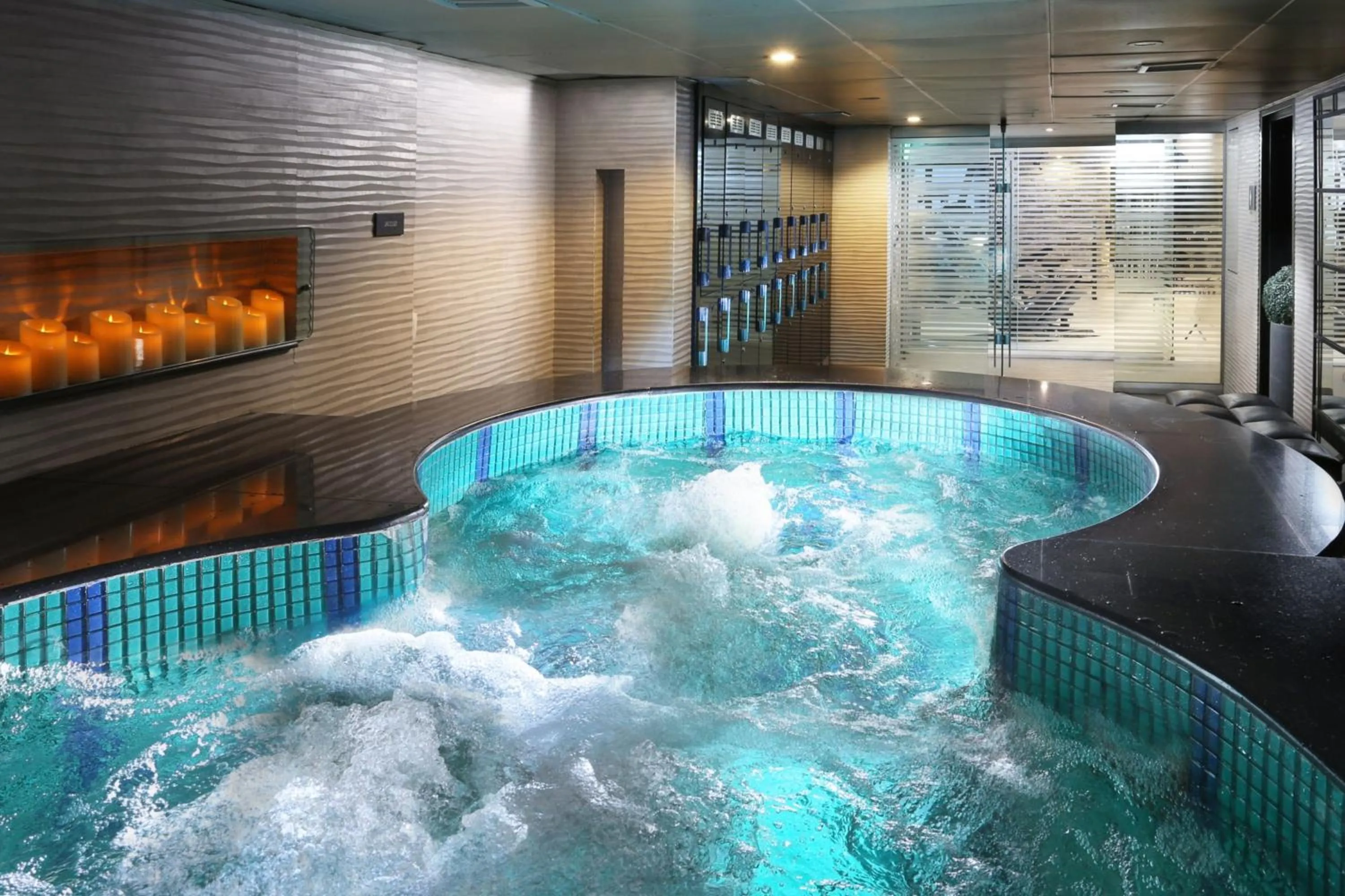 Swimming pool in Four Points by Sheraton Lahore