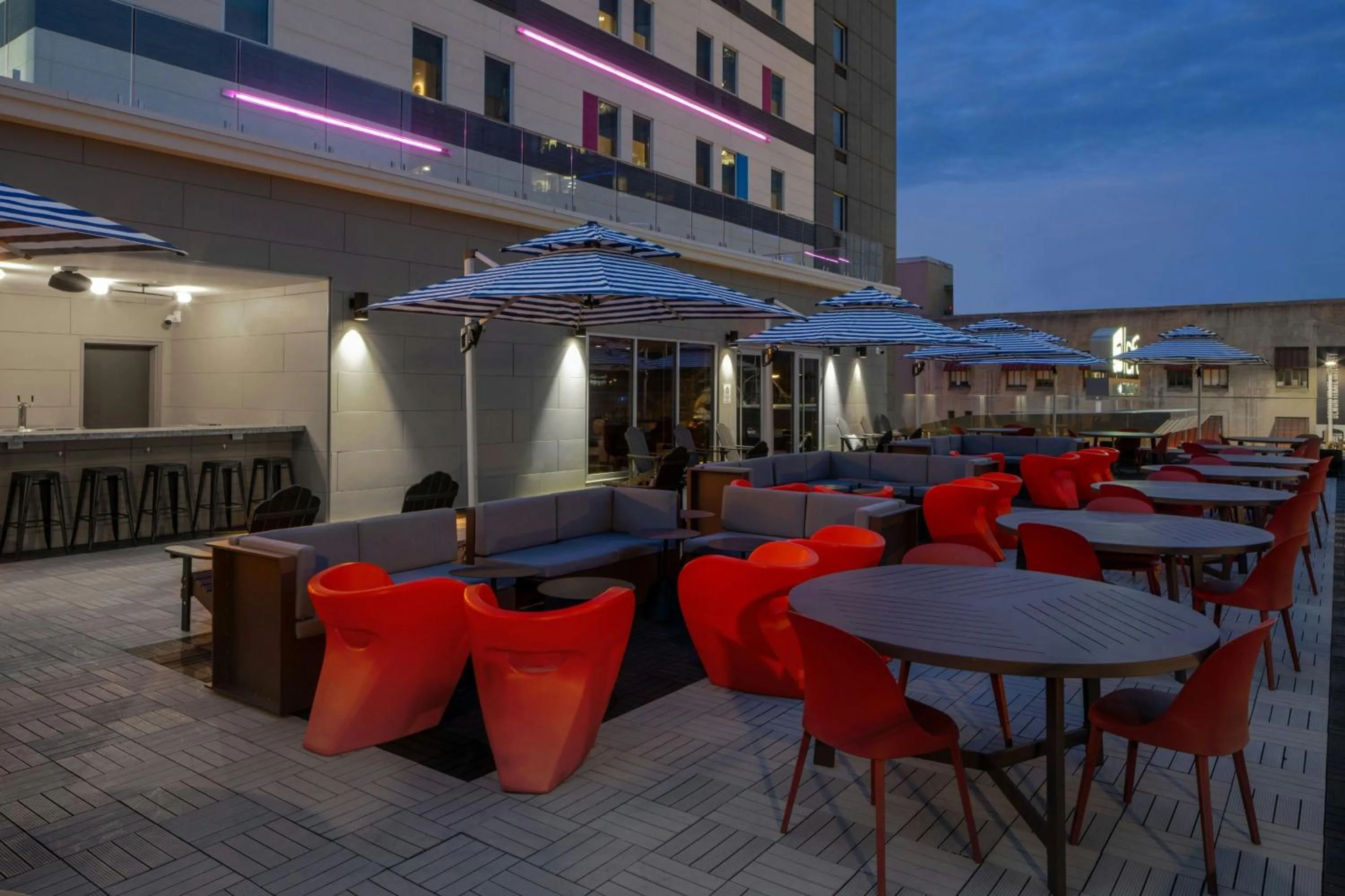 Lounge or bar in Aloft Memphis Downtown