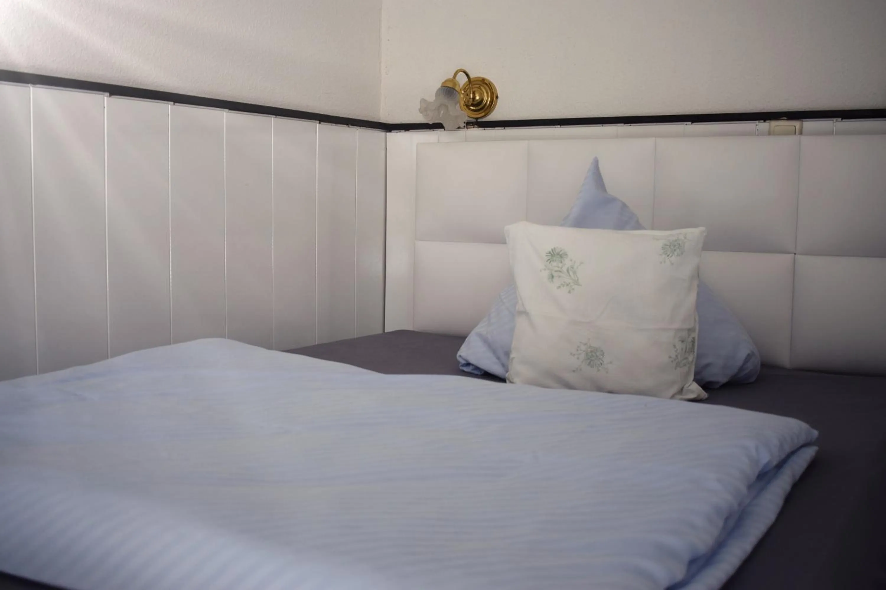 Bed in Hotel zum Goldenen Wagen