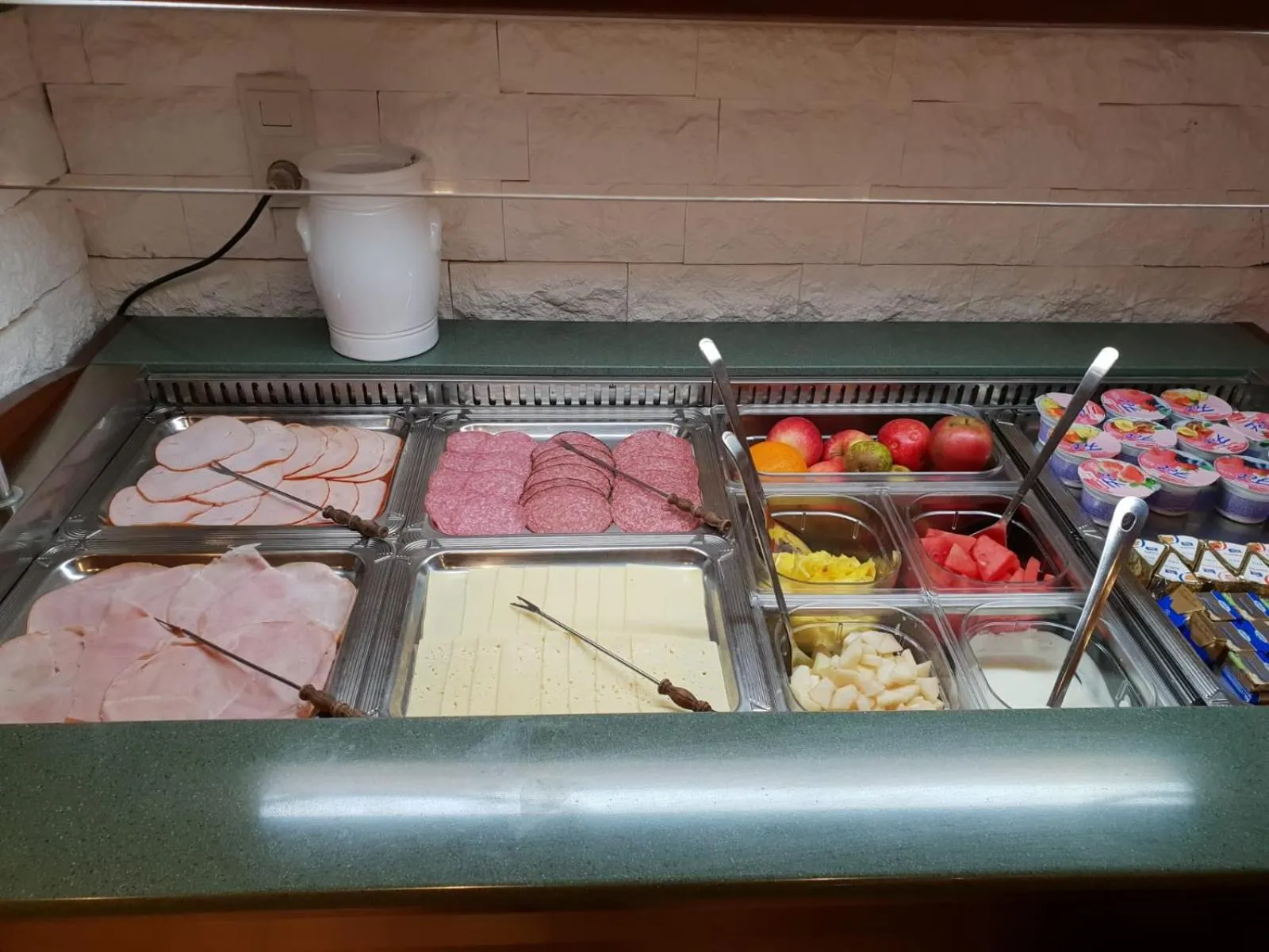 Breakfast in Hotel zum Goldenen Wagen