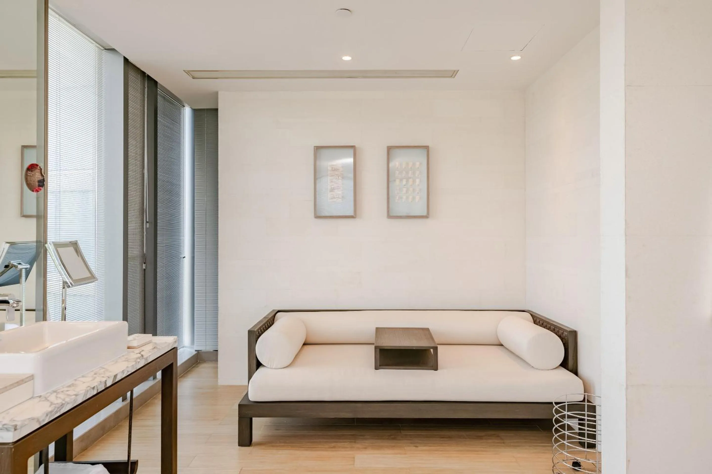 Living room, Bed in The Westin Blue Bay Resort & Spa