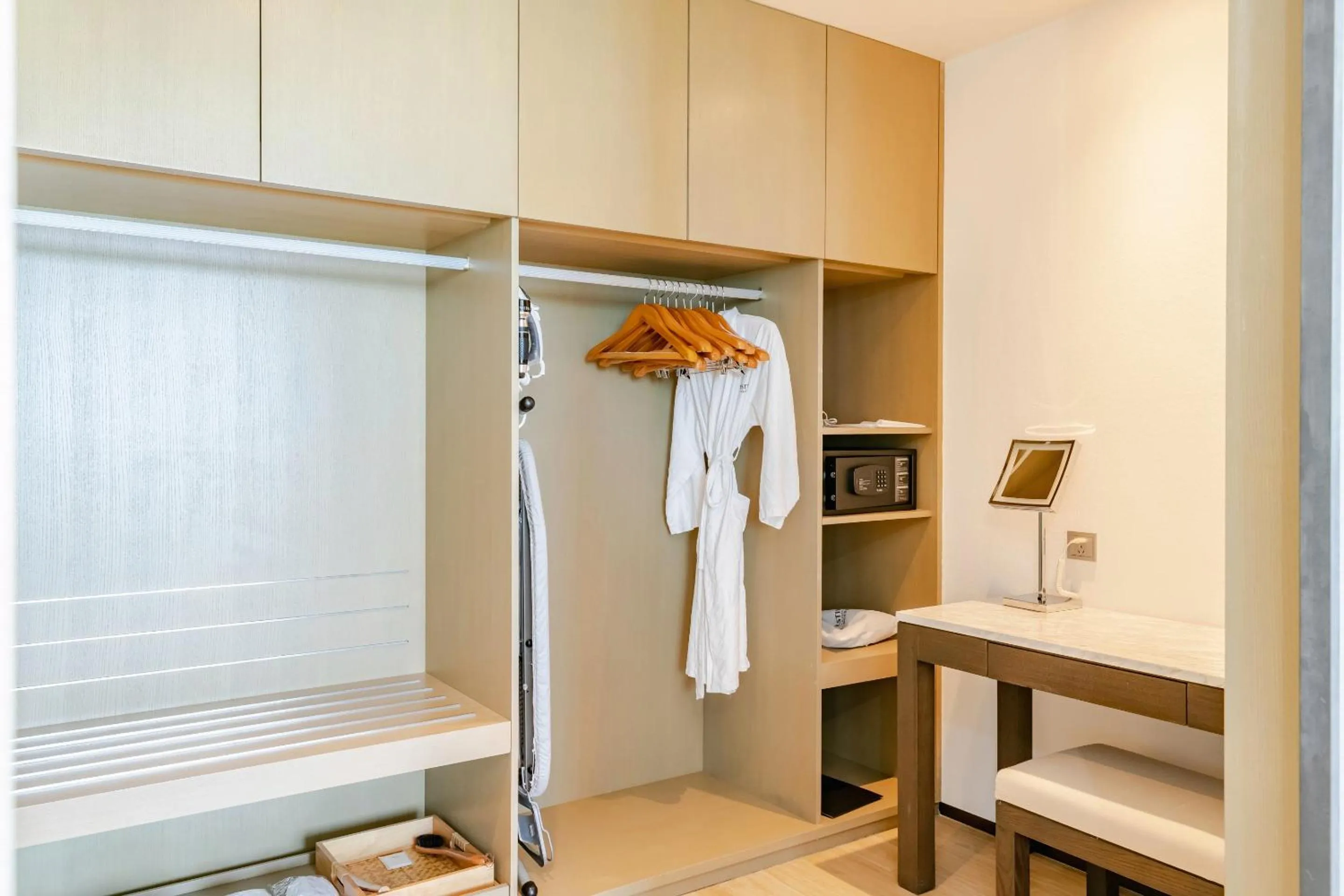 wardrobe in The Westin Blue Bay Resort & Spa