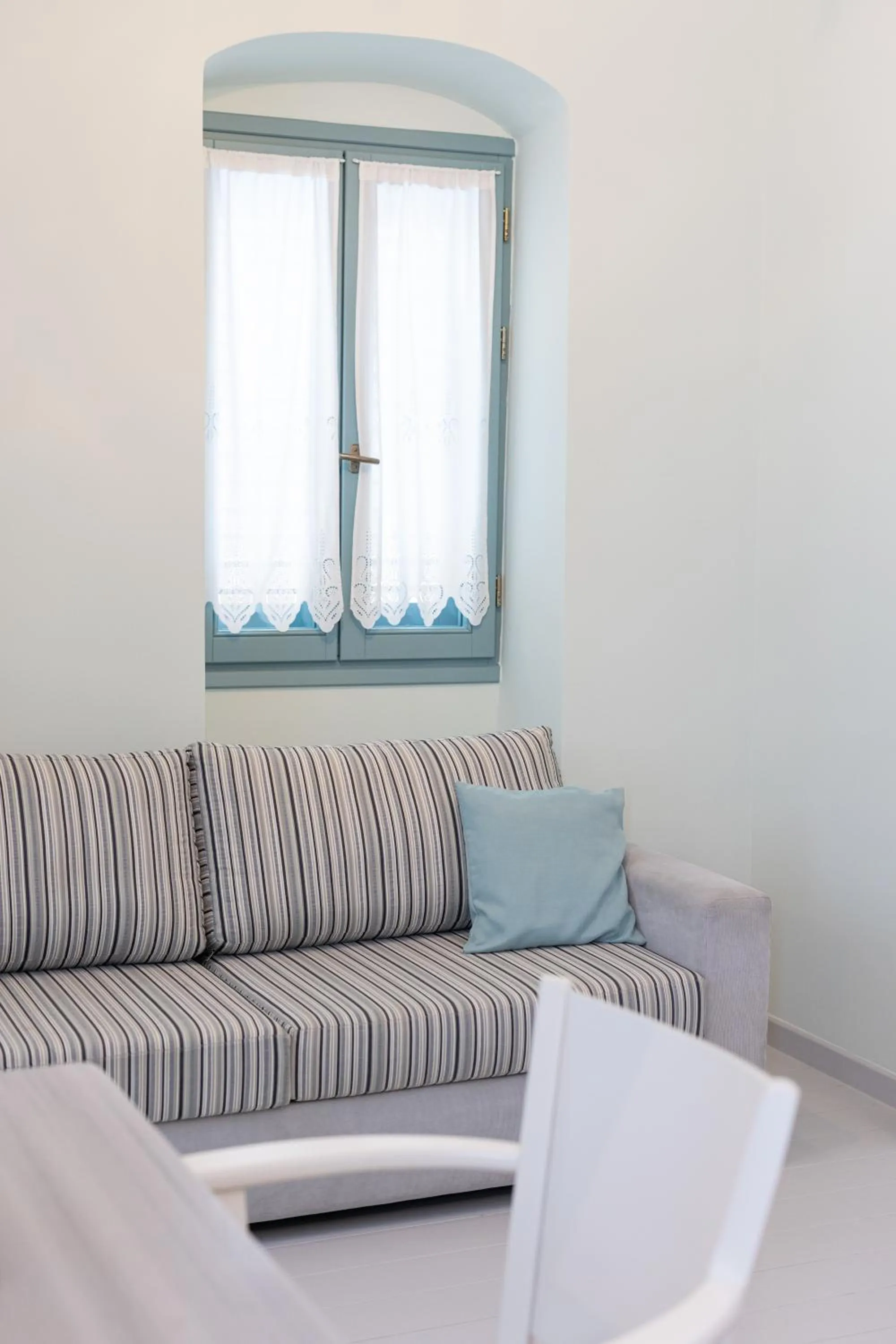 Photo of the whole room in 999 Luxury Hotel