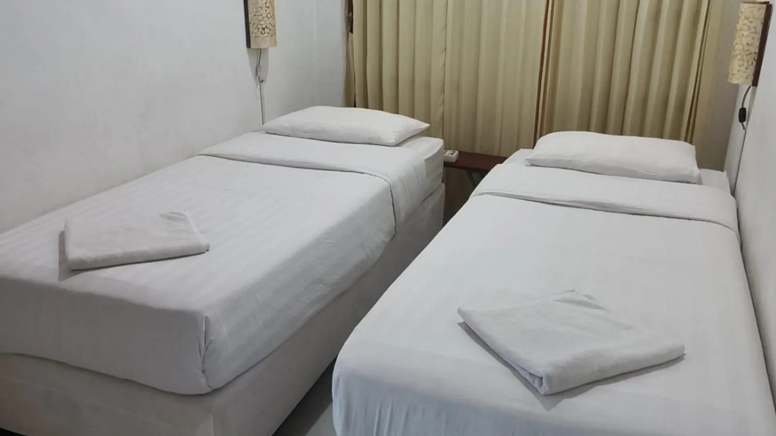 Bedroom, Bed in Keyani Bungalows Lovina