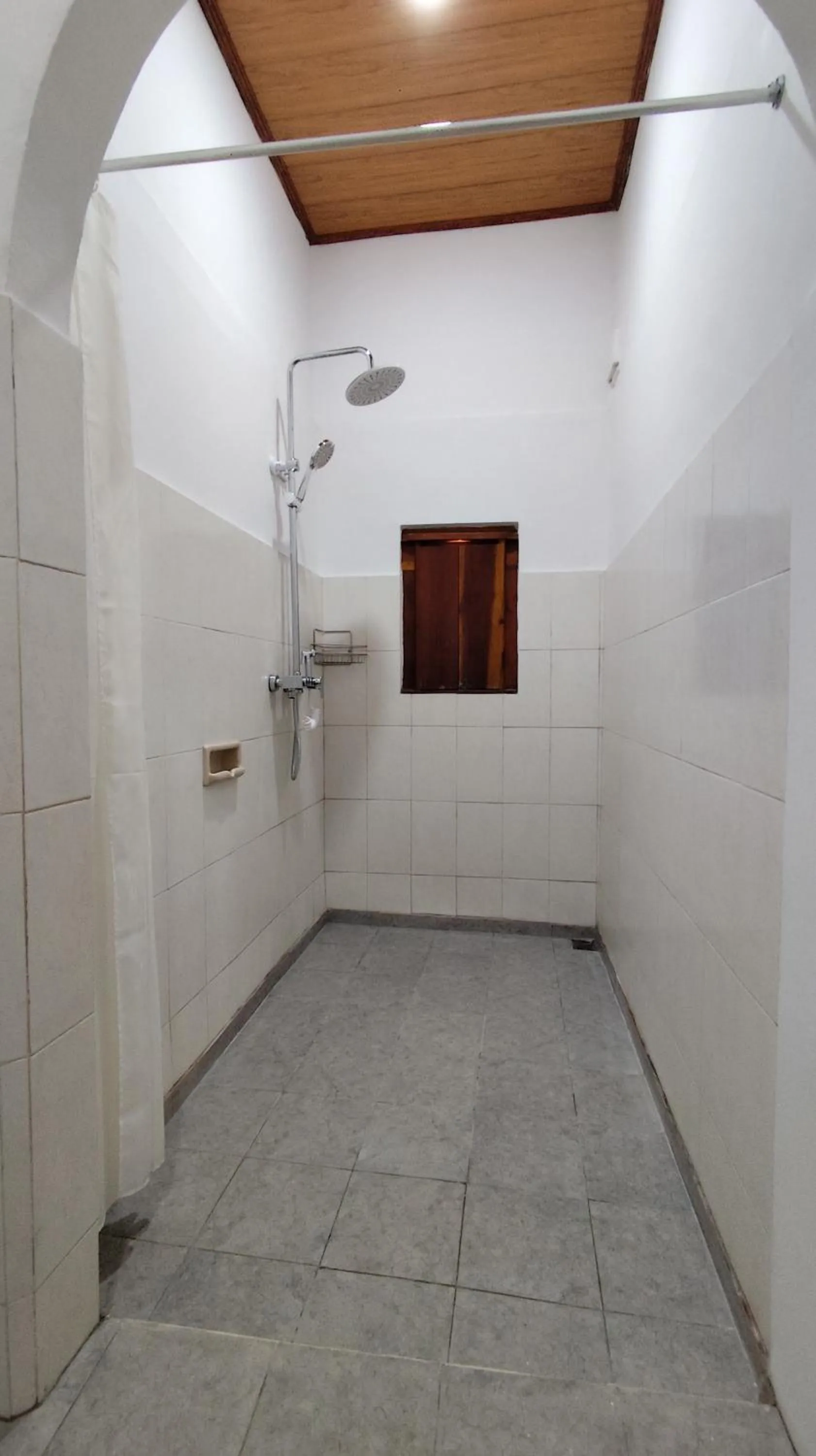 Shower in Keyani Bungalows Lovina