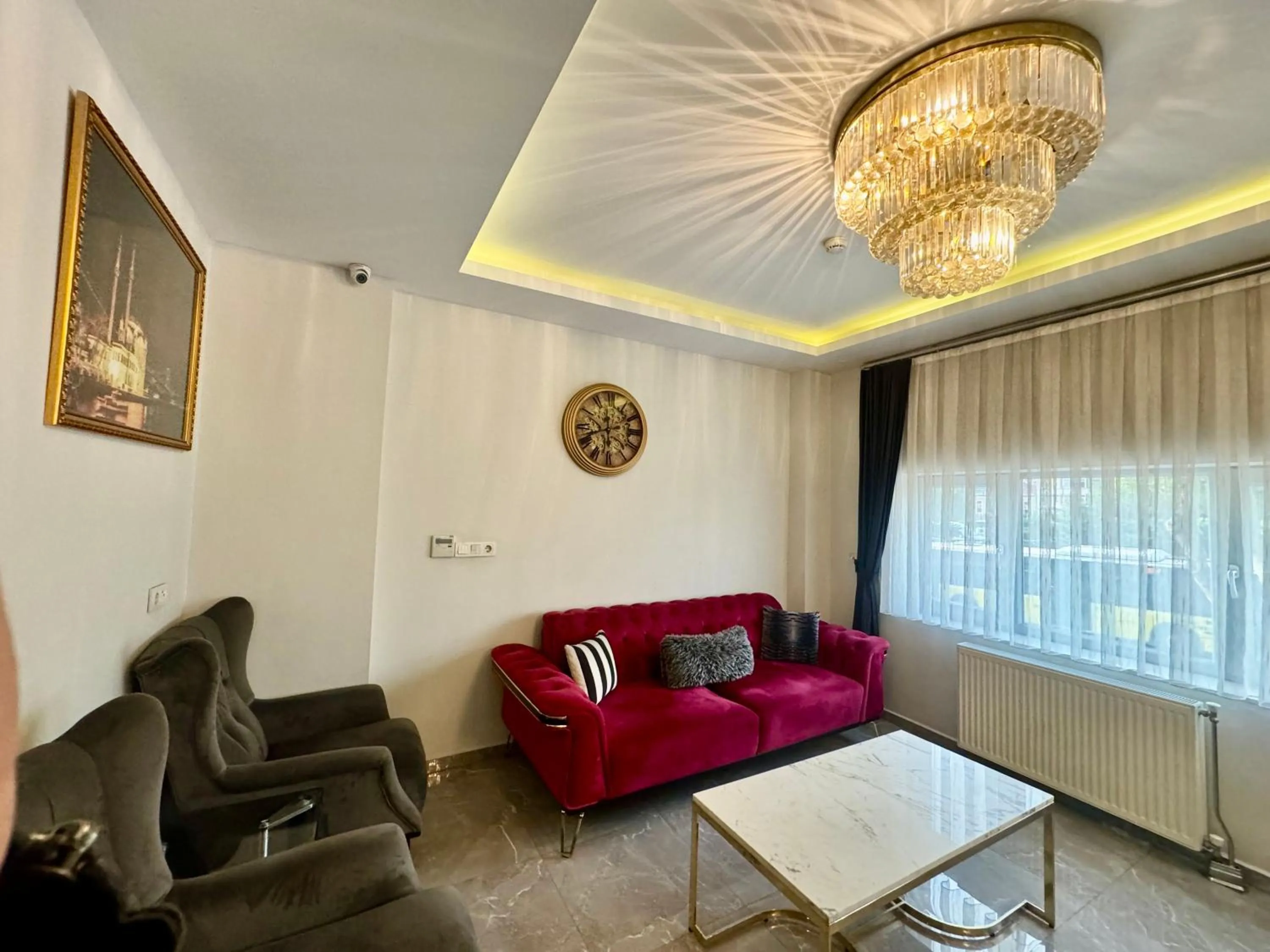 Communal lounge/ TV room in Aram Edessa Hotel