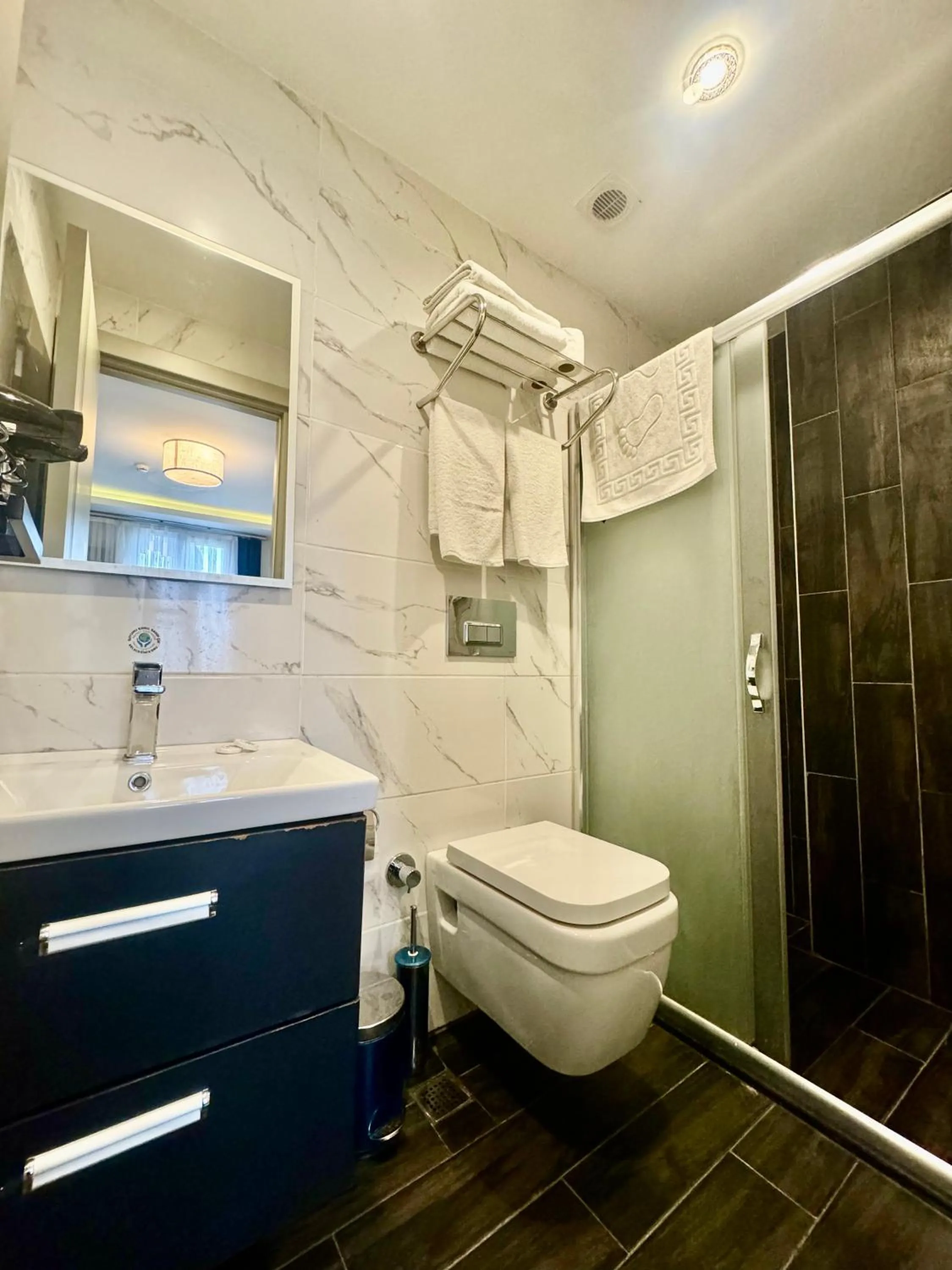 Shower in Aram Edessa Hotel