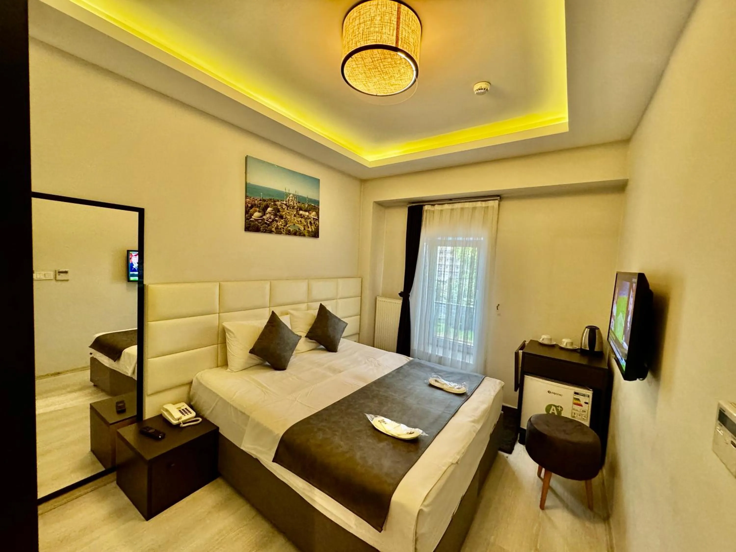 Photo of the whole room, Bed in Aram Edessa Hotel