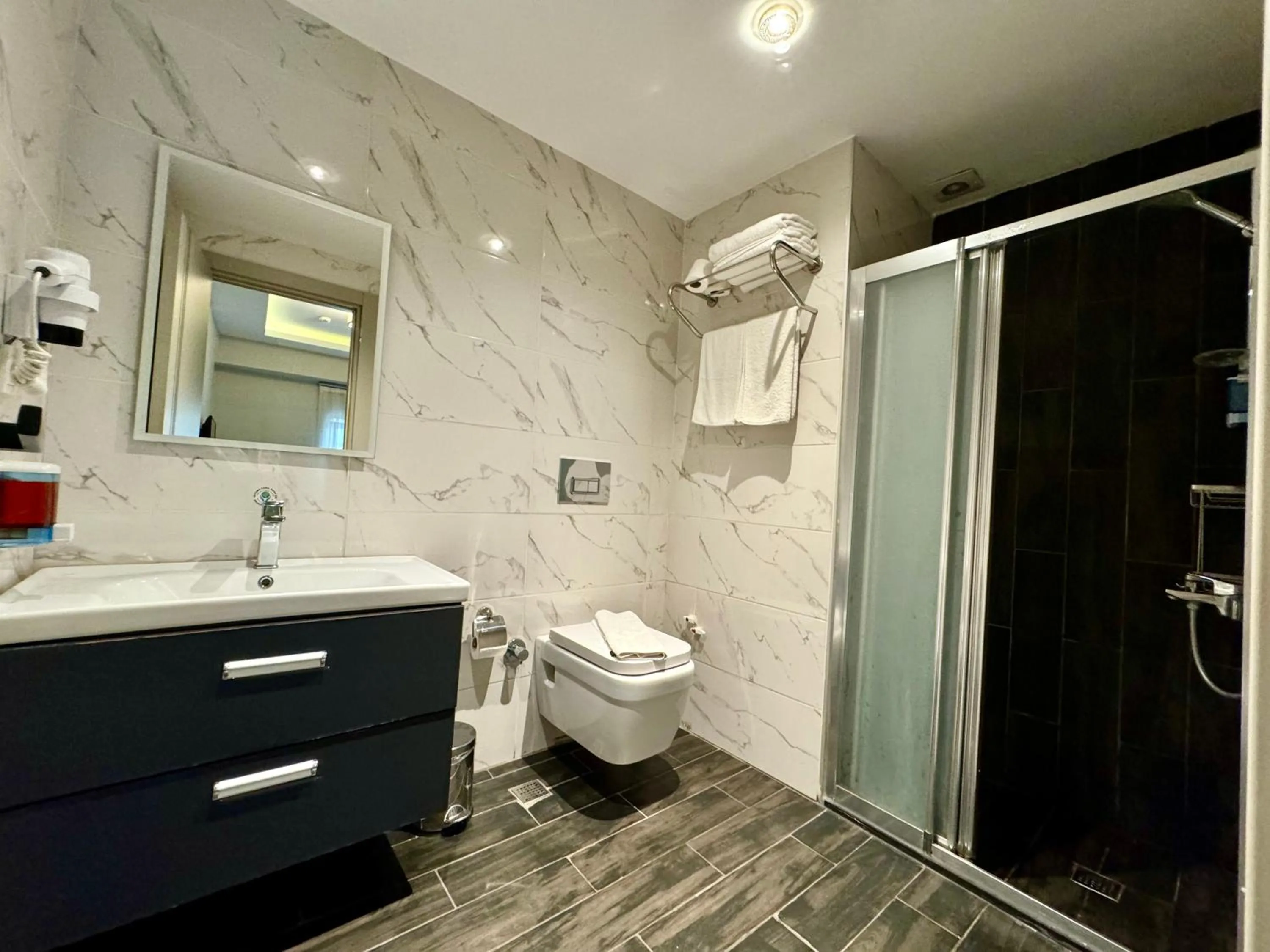 Toilet in Aram Edessa Hotel