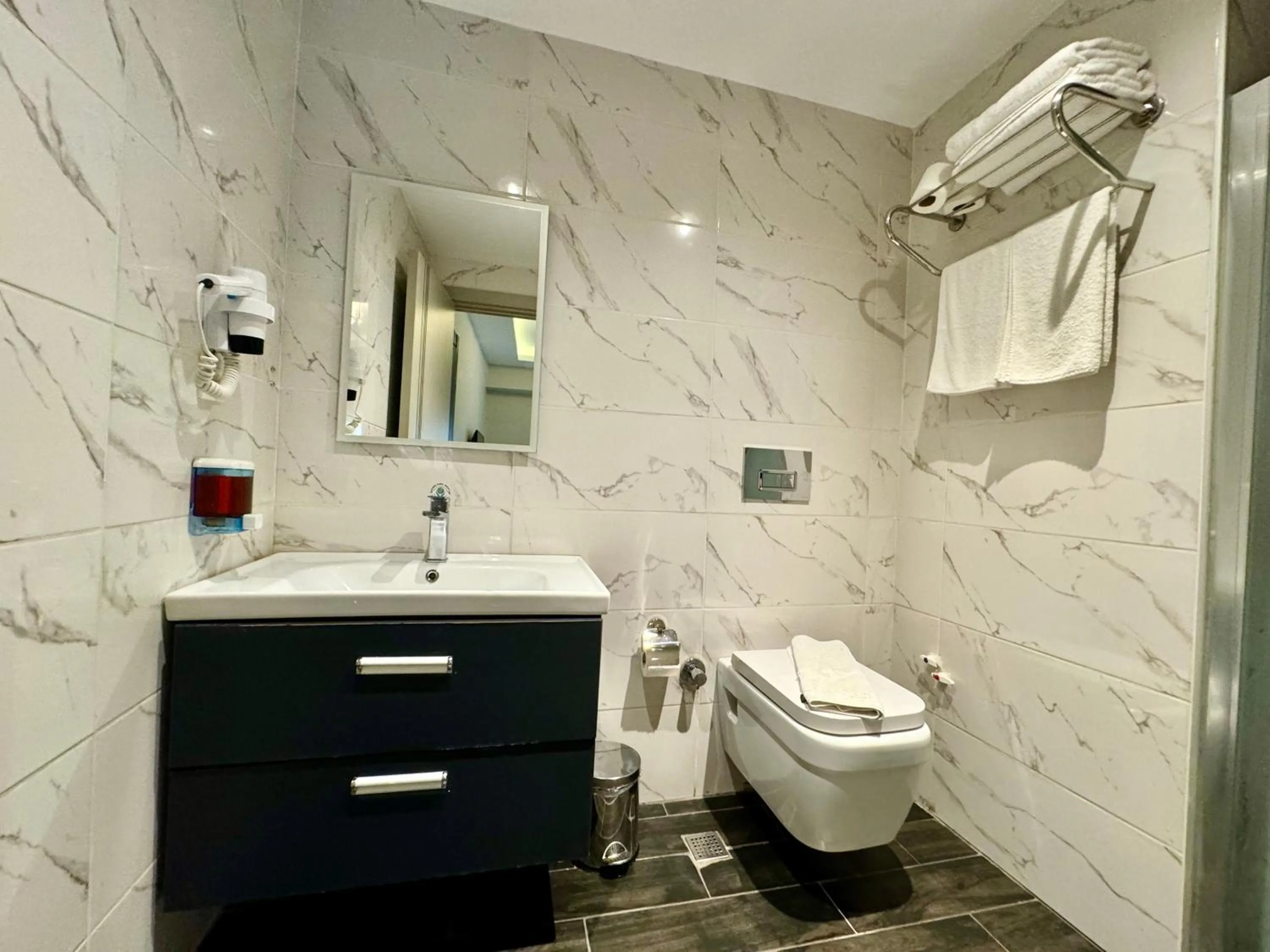 Toilet in Aram Edessa Hotel