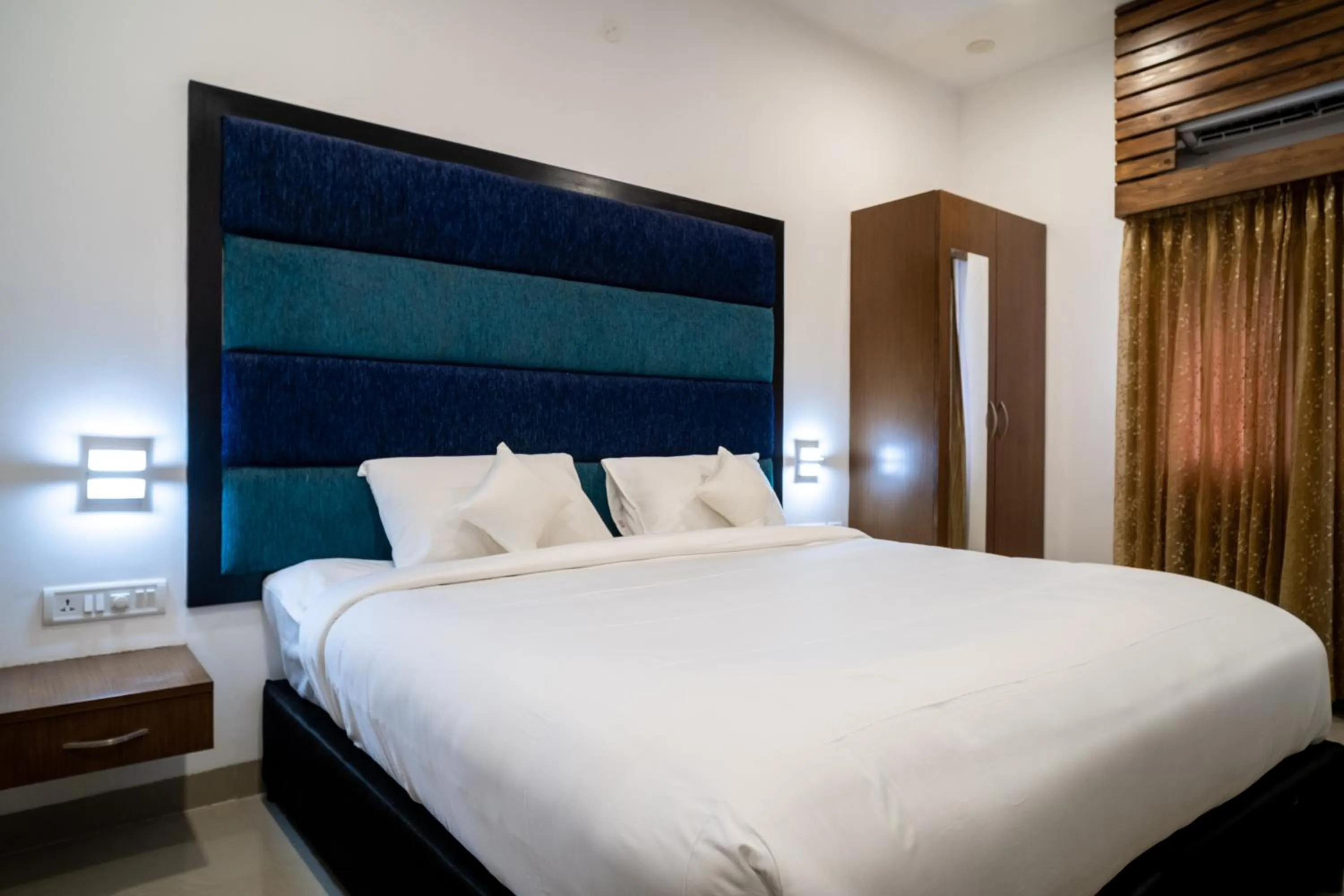 Bed in La Woods Village Resort