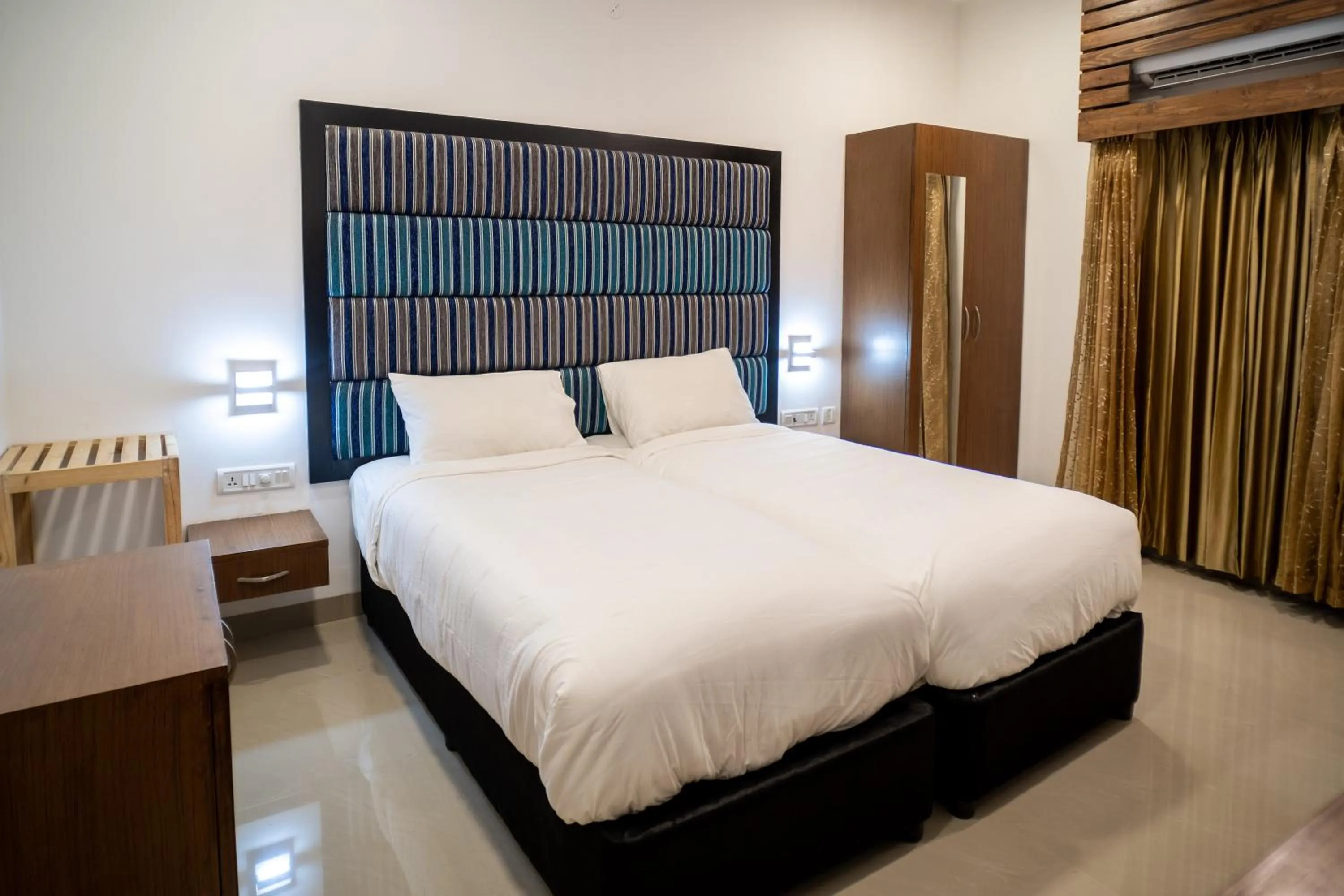 Bed in La Woods Village Resort