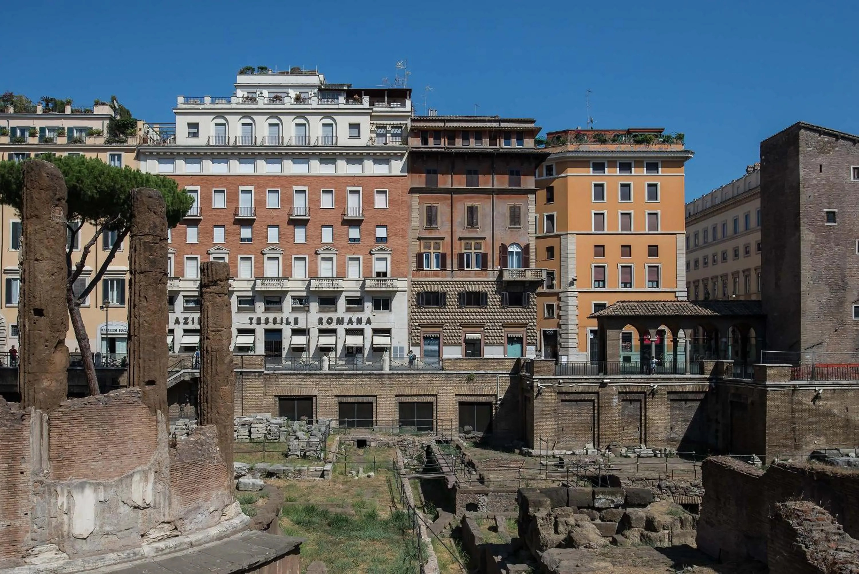 Property building in Pantheon Caesar Relais