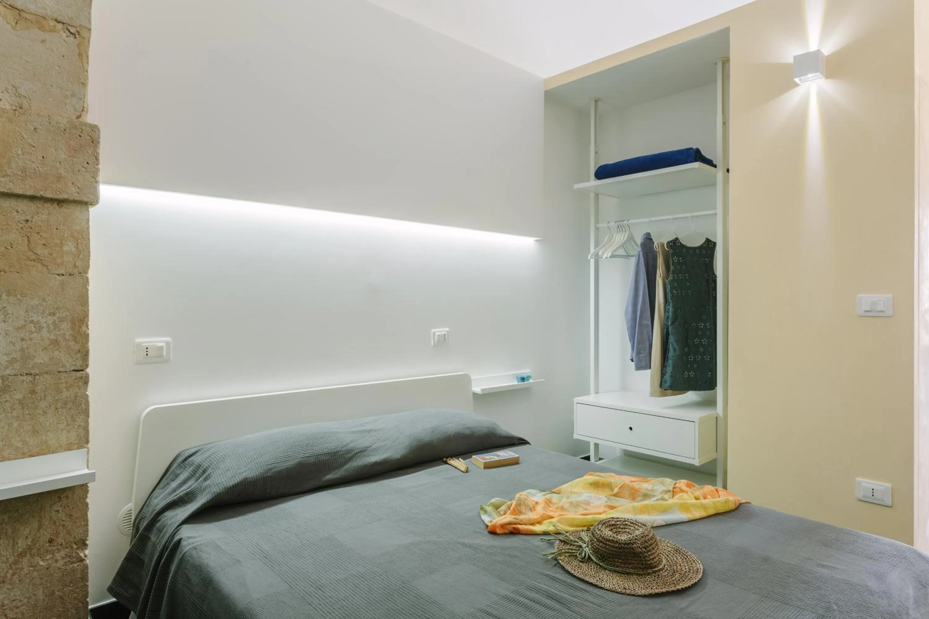 Photo of the whole room, Bed in 1743 Loft