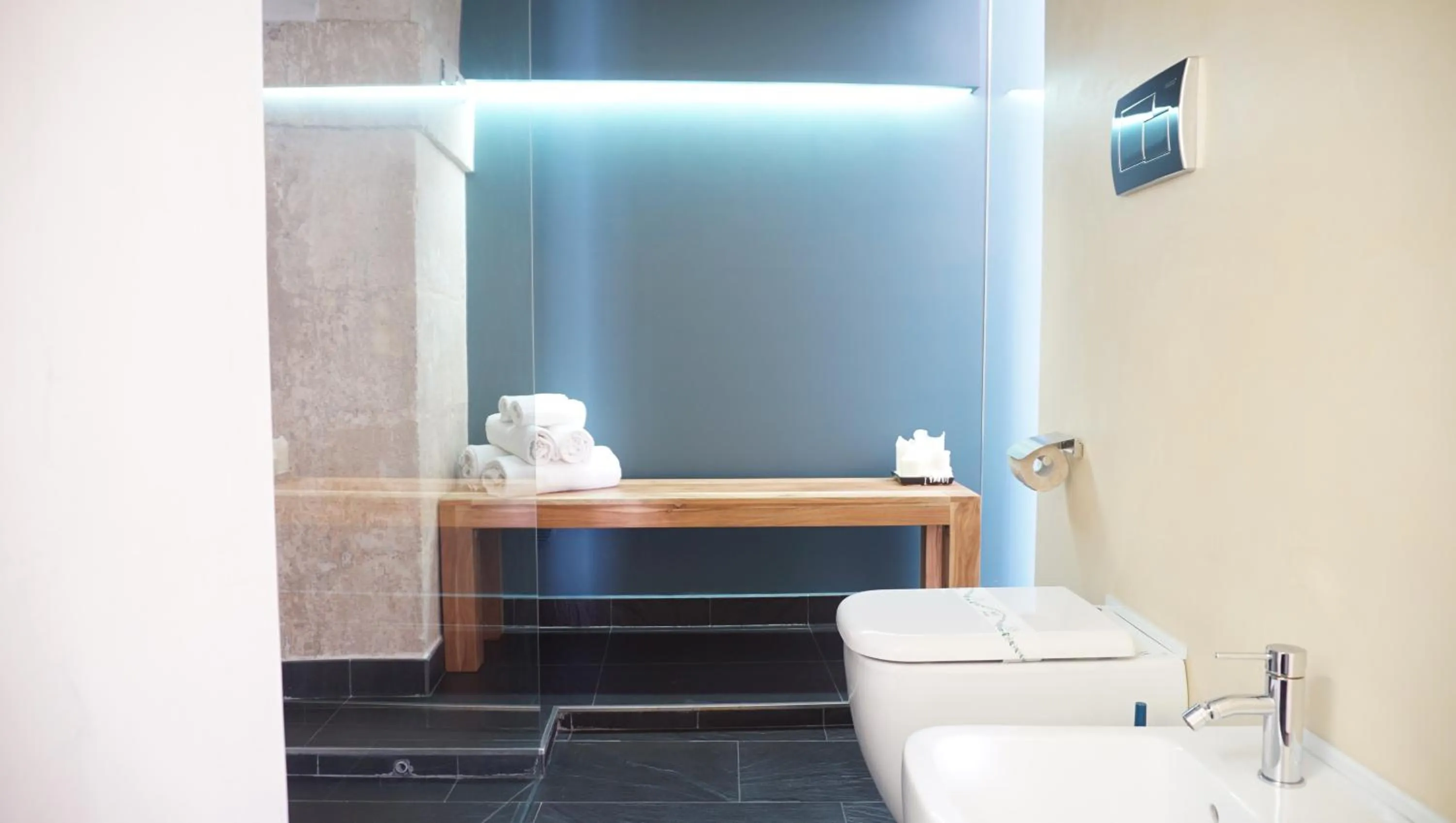 Bathroom in 1743 Loft