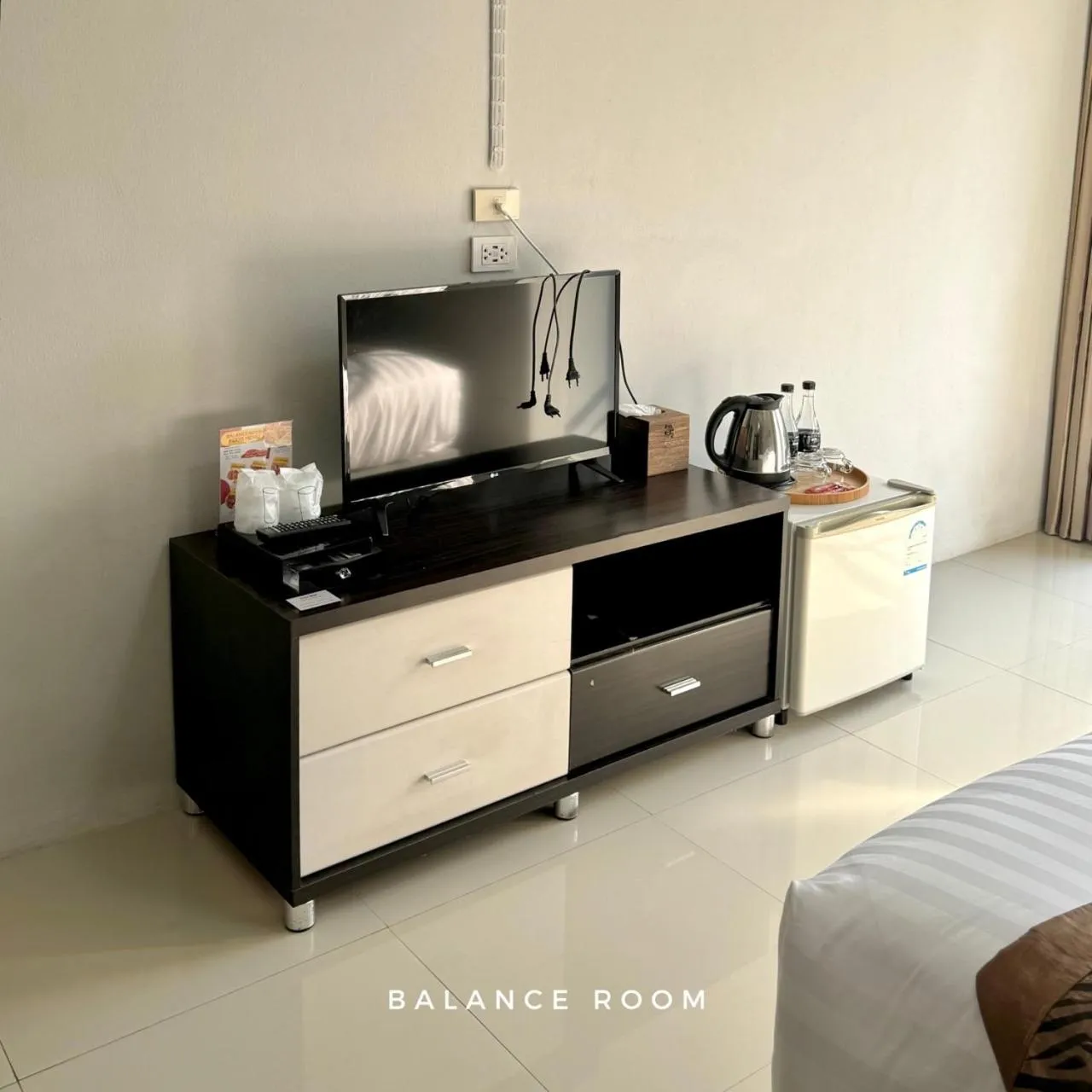 Photo of the whole room, Bed in Balance room