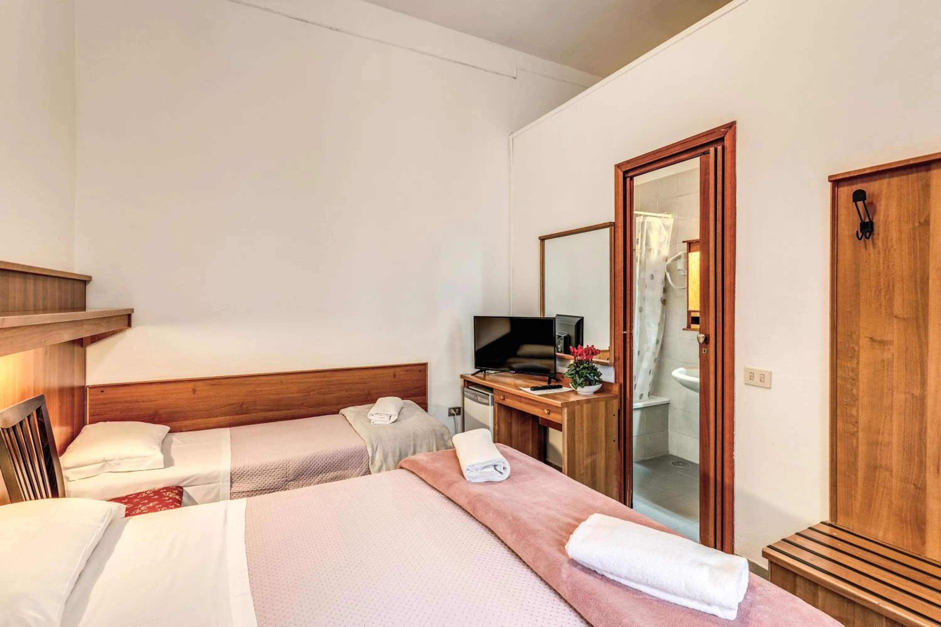 TV and multimedia, Bed in Hotel Giada Roma