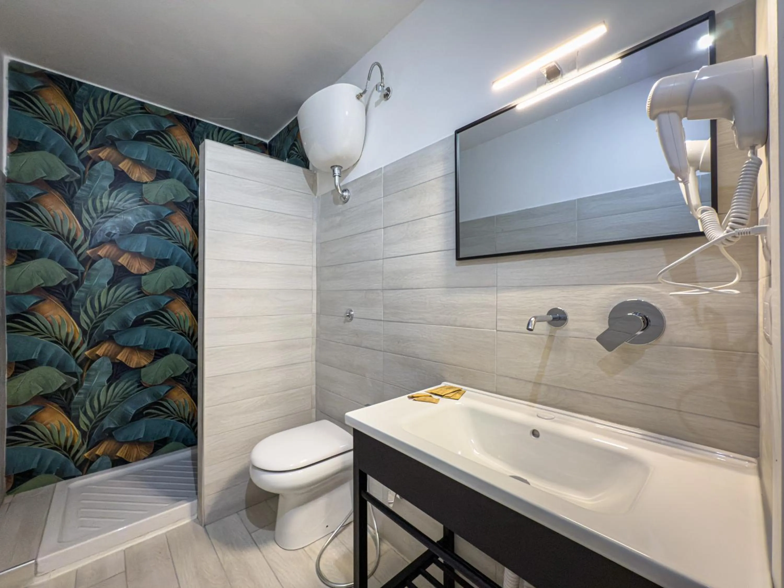 Shower in Hotel Giada Roma