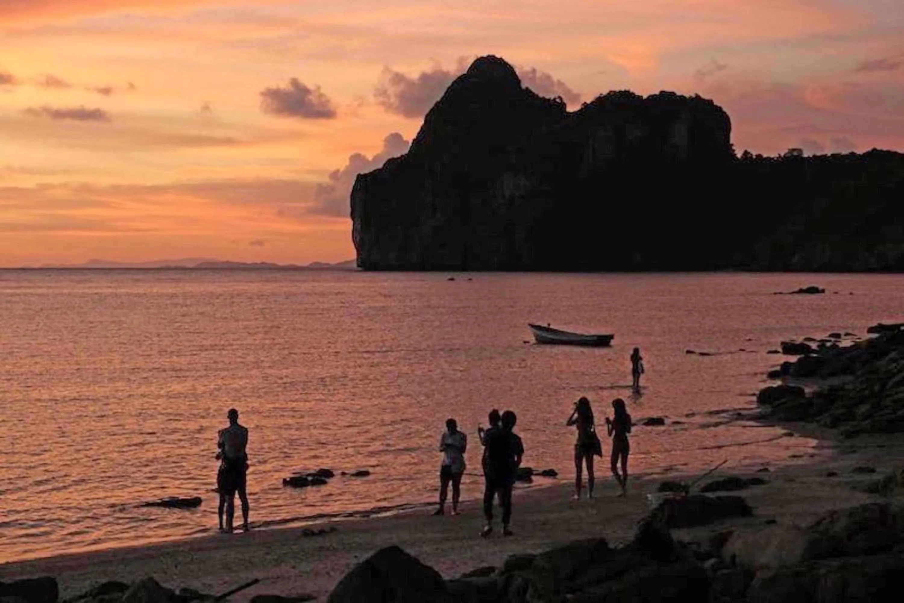 People in The Cobble Beach Hotel- Phi Phi Island