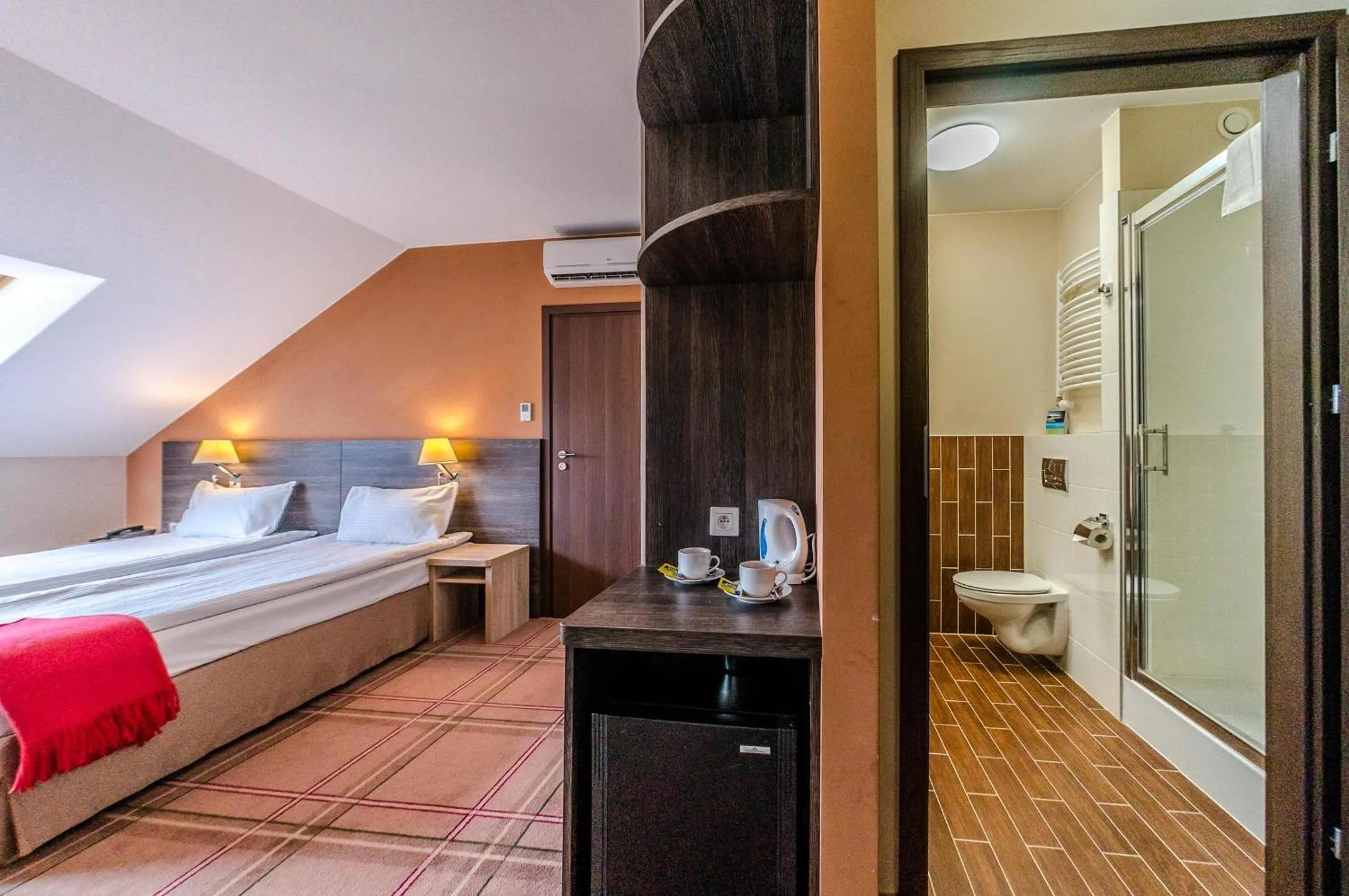 Bathroom, Bed in Mikołajki Resort Hotel & Spa Jora Wielka