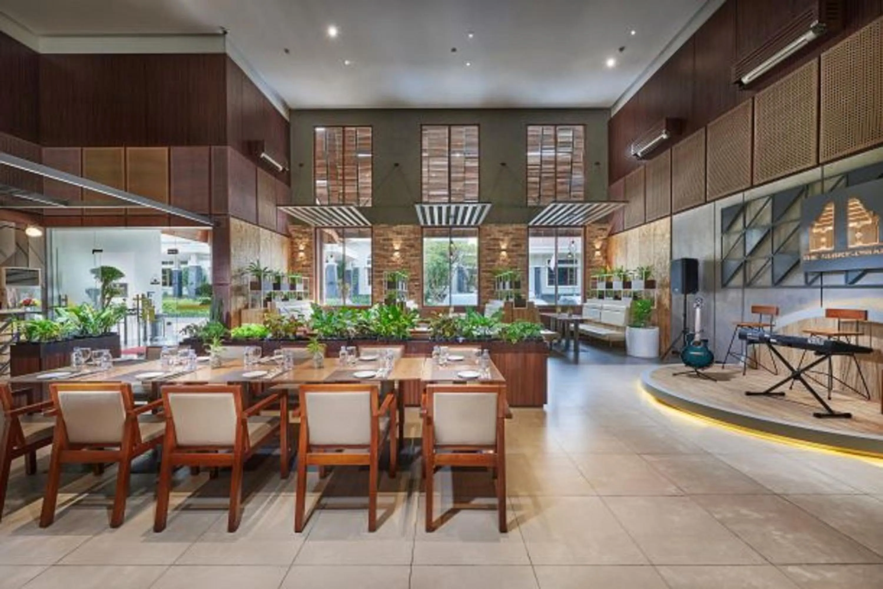 Restaurant/places to eat in The Royale Krakatau