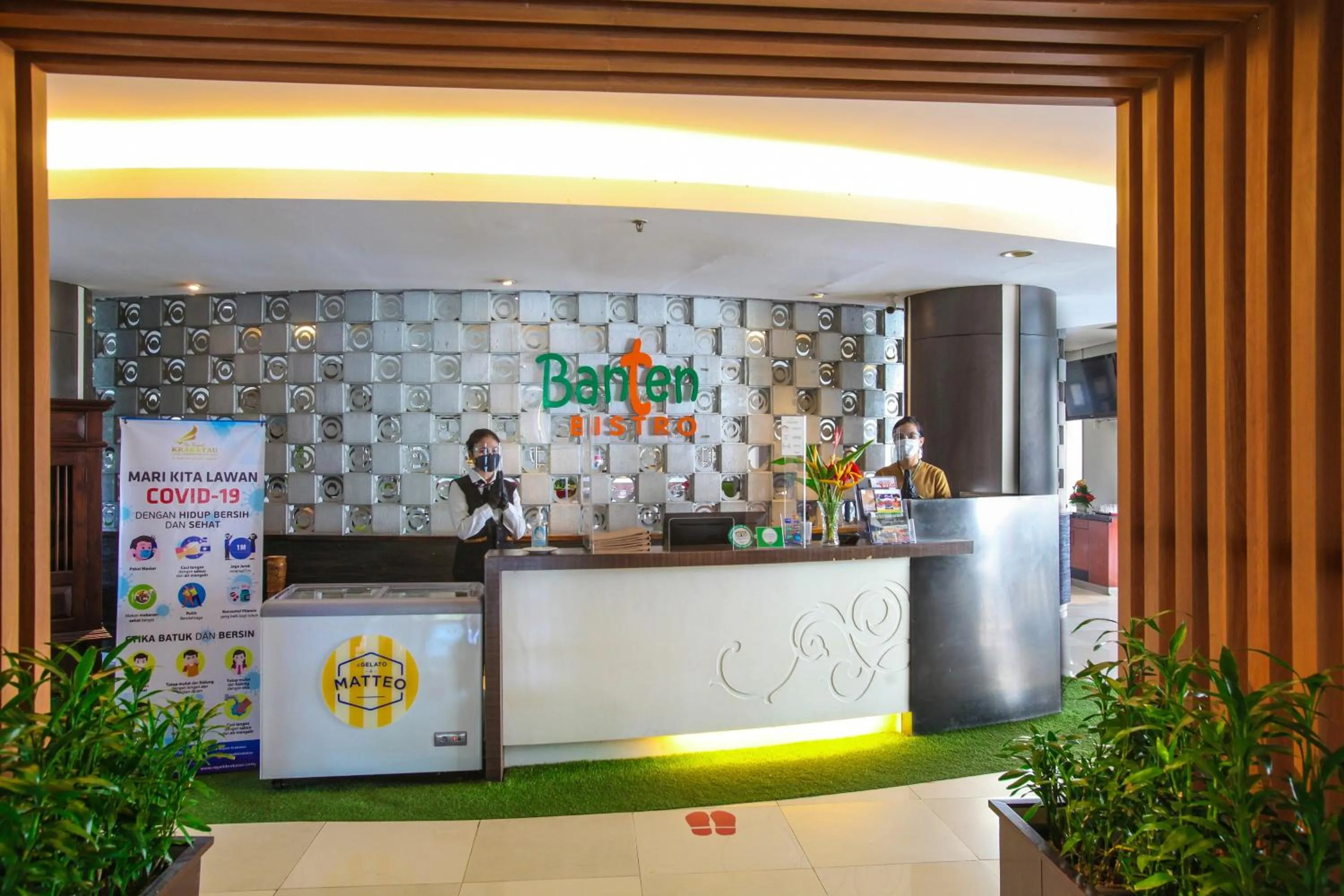 Restaurant/places to eat in The Royale Krakatau