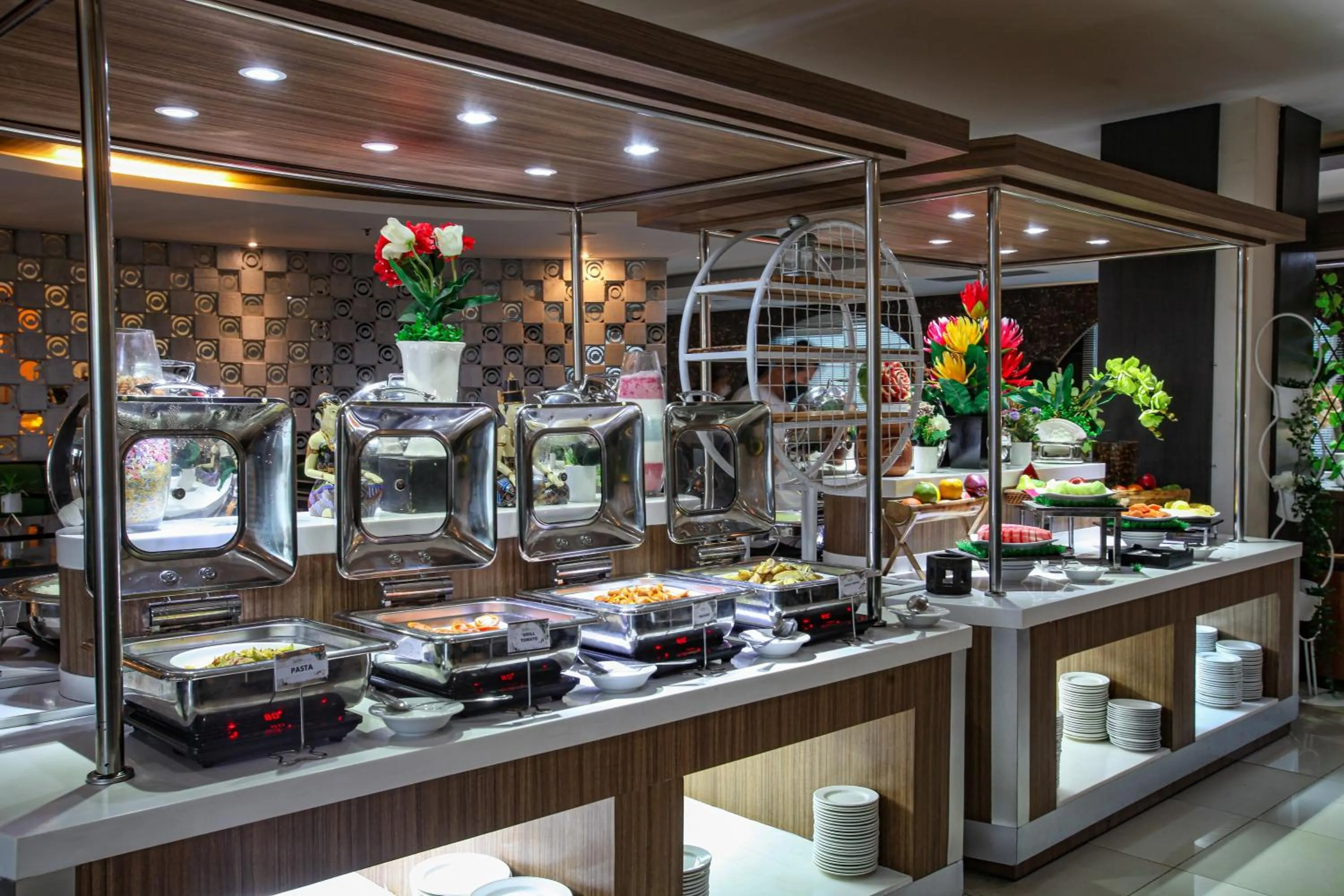 Restaurant/places to eat in The Royale Krakatau