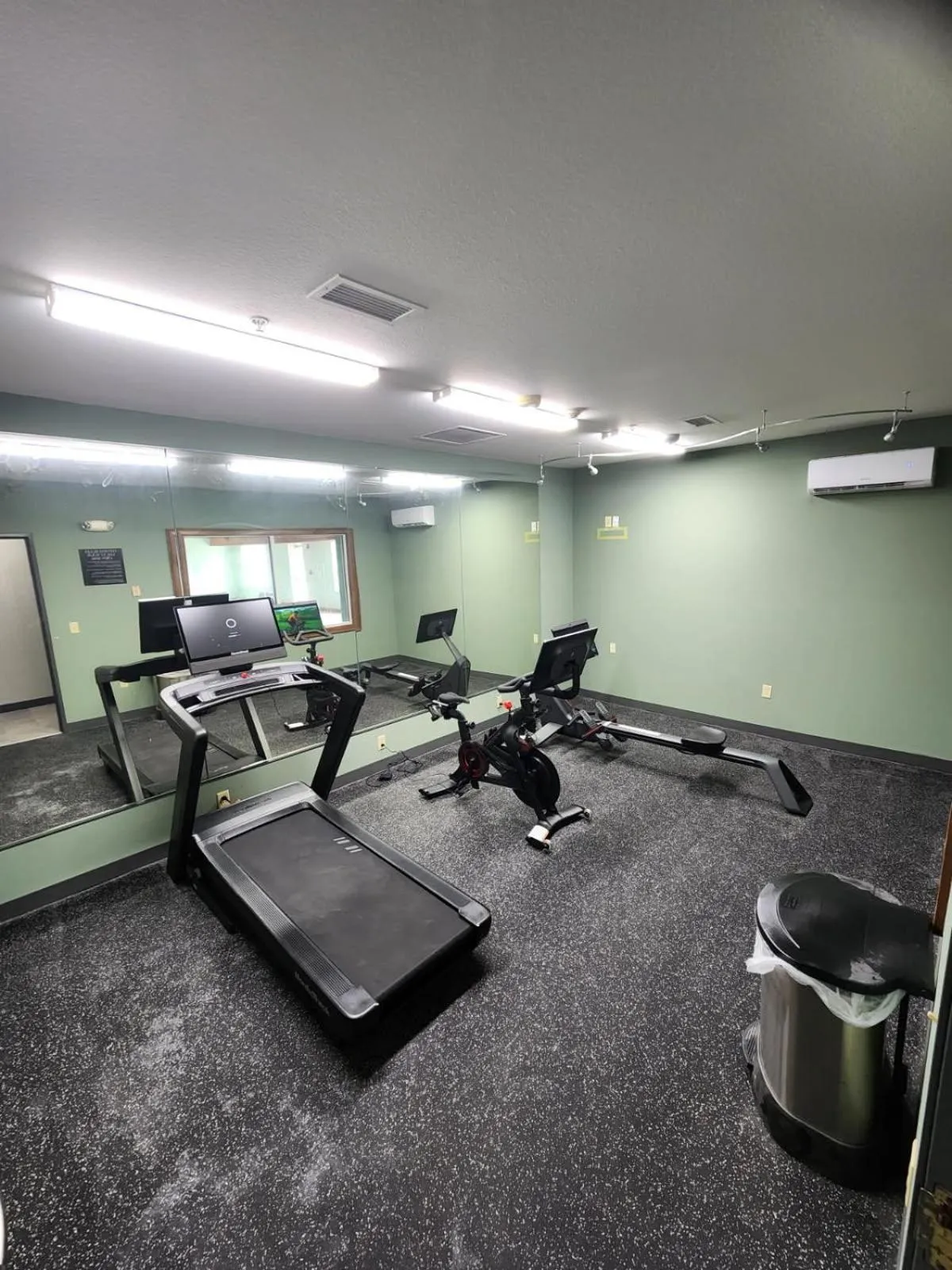 Fitness centre/facilities in Wingate By Wyndham Mansfield Ontario